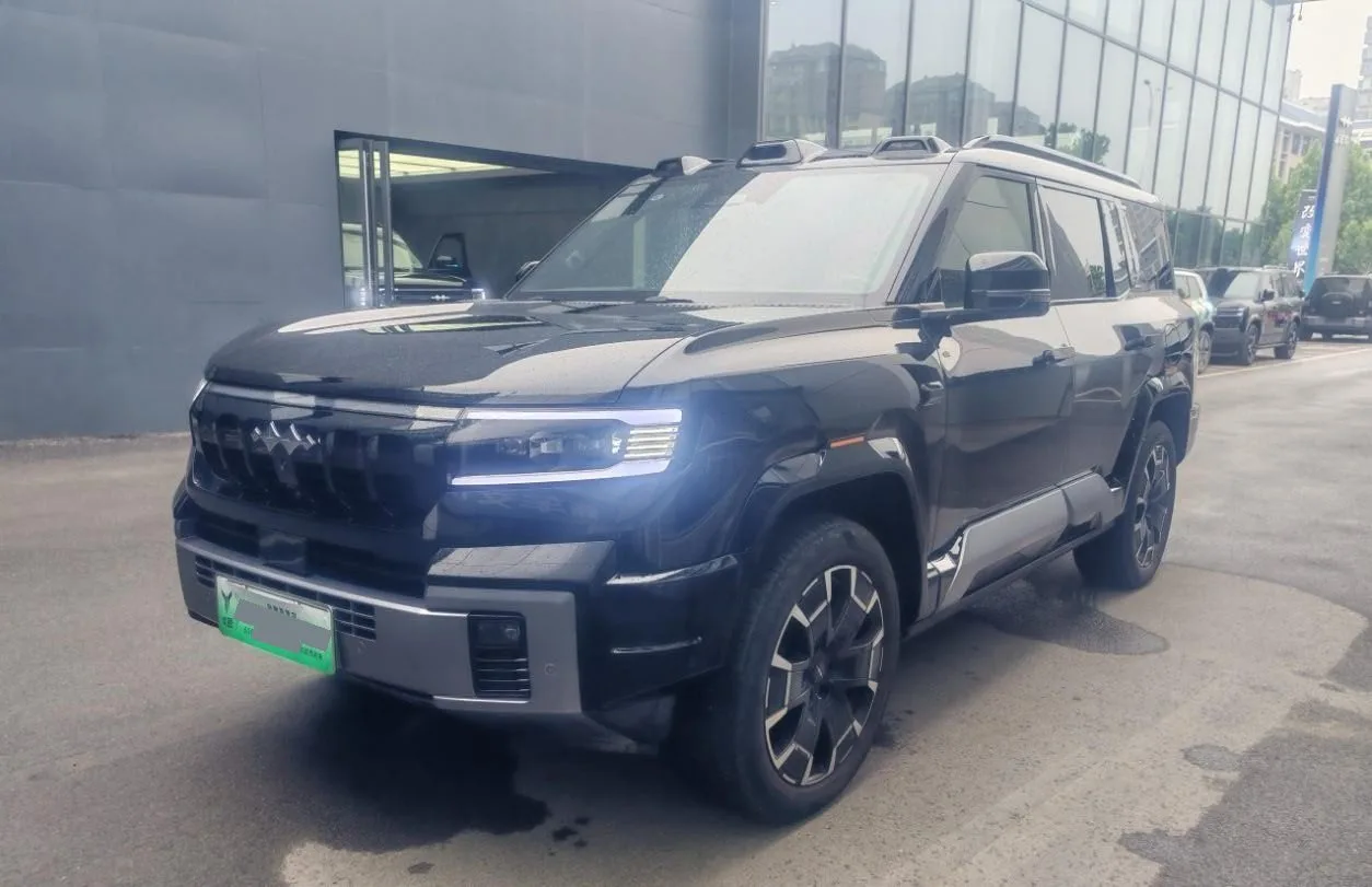 Formula Leopard 2025 Leopard 8 2.0T CVT Smart Flagship Edition 7-seater Automatic