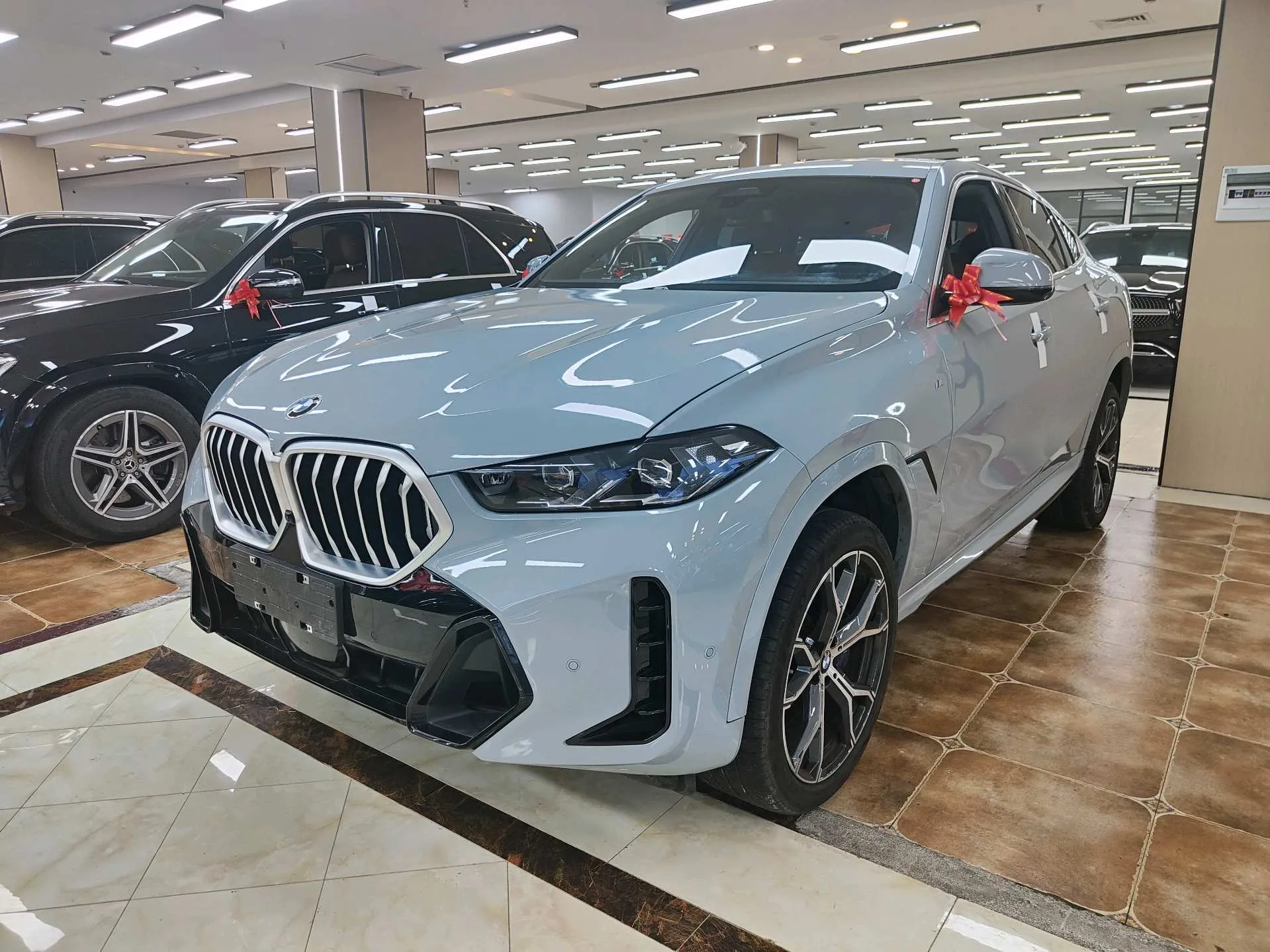 BMW X6 (Imported) 2023 Model Year X6 xDrive40i 48V 3.0T Premium Edition with M Sport Package, Automatic Transmission