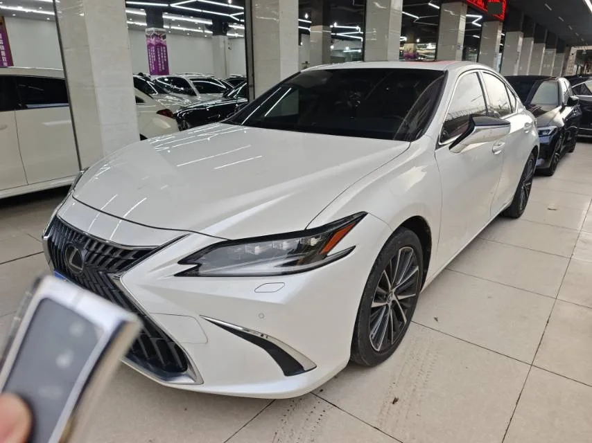 Lexus ES 2022 300h Premium Edition