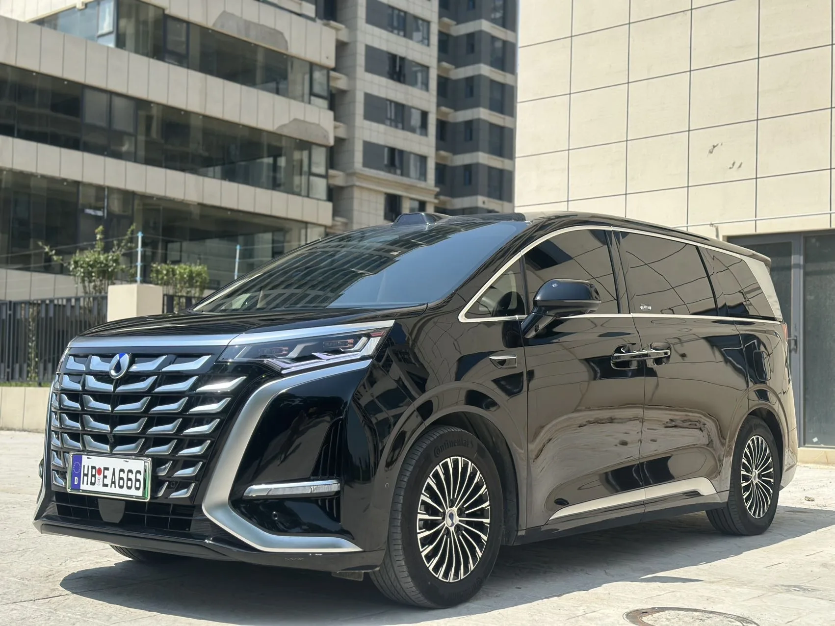 Denza 2025 Model D9 DM-i 1.5T CVT Intelligent Driving Edition 1020 AWD Premium Automatic