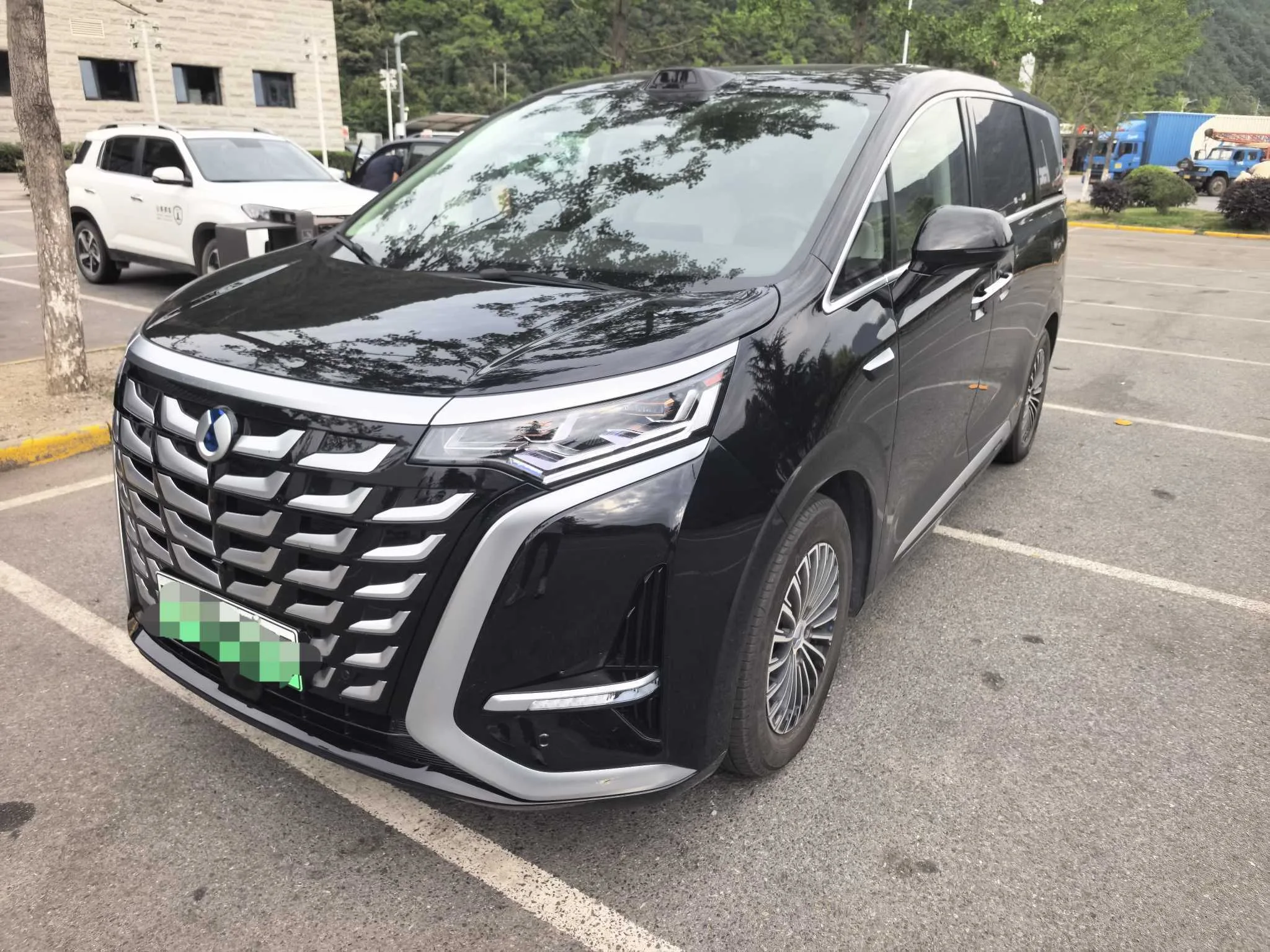 Denza 2025 Denza D9 DM-i 1.5T CVT AWD Premium Automatic