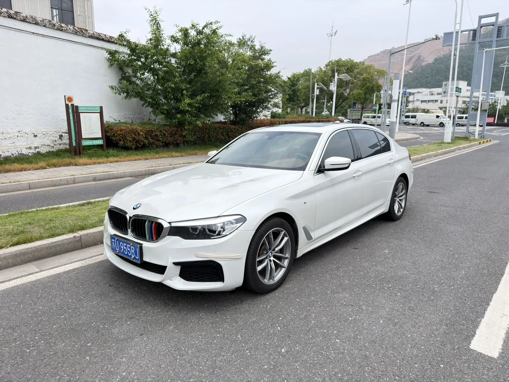 2020 BMW 5 Series 525Li M Sport Package