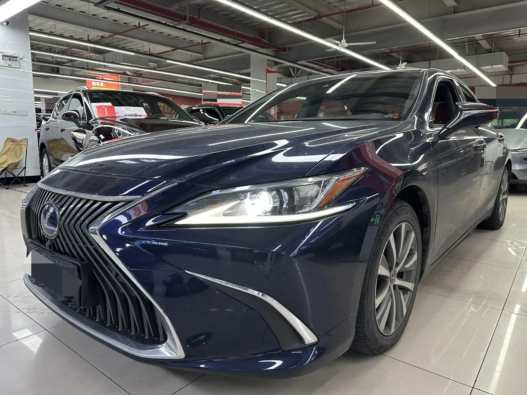 Lexus ES 2018 300h Premium Edition (China V Emission Standard)