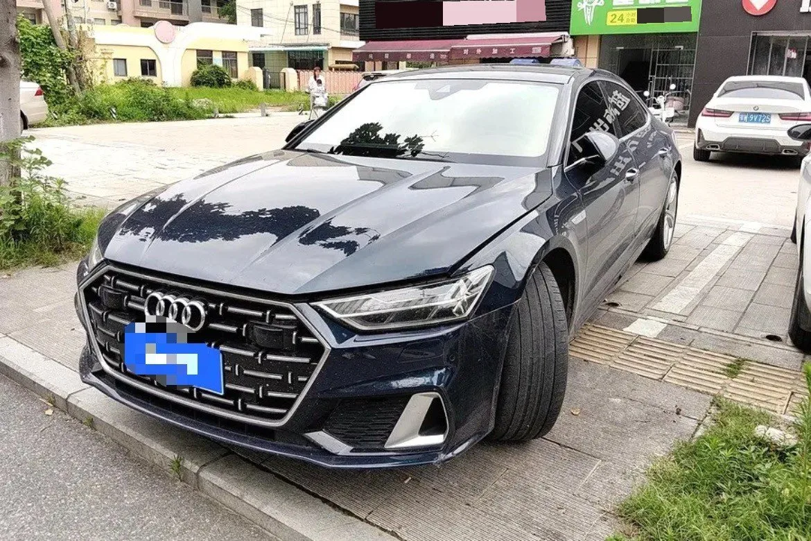Audi 2024 A7L 2.0TFSI 45TFSI Quattro S-line (High-end model) with Crystal Package, Automatic Transmission