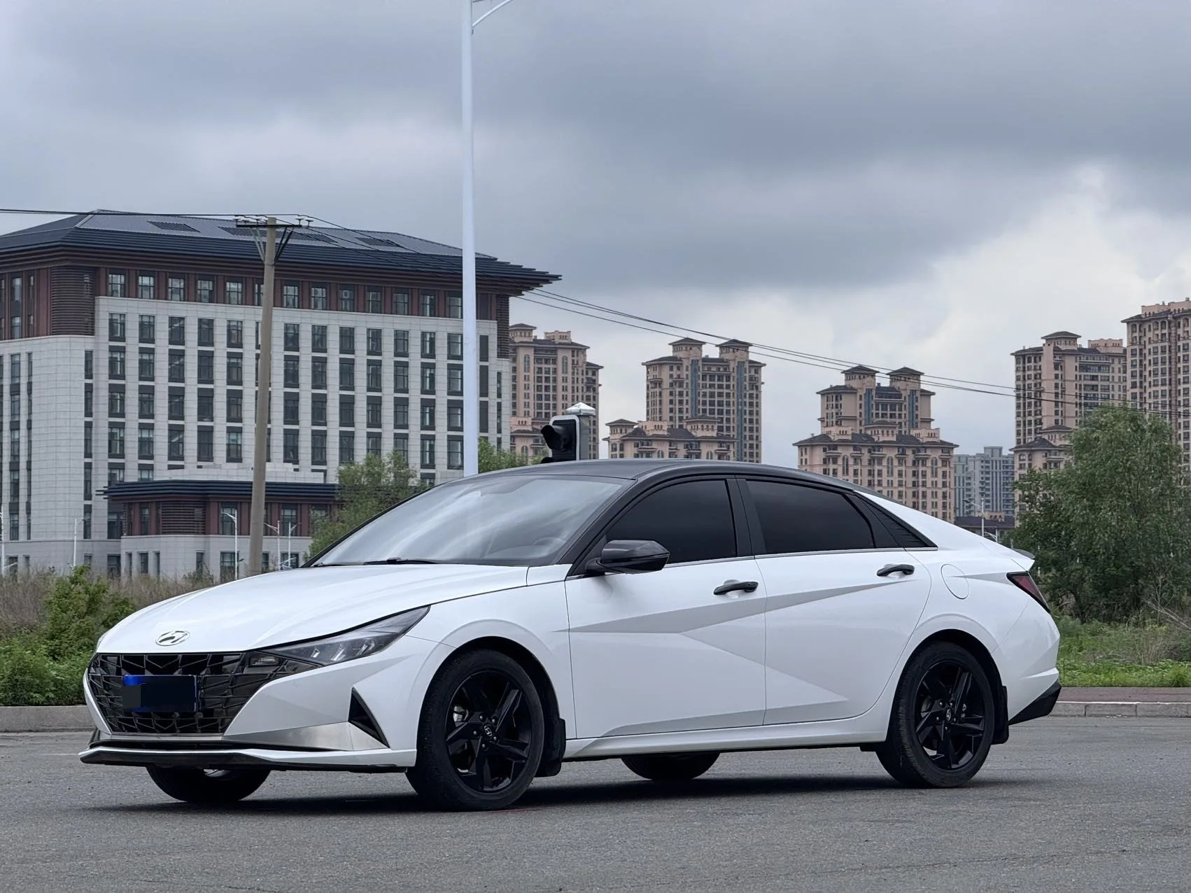 Hyundai Elantra 2022 240TGDi DCT LUX Premium Edition