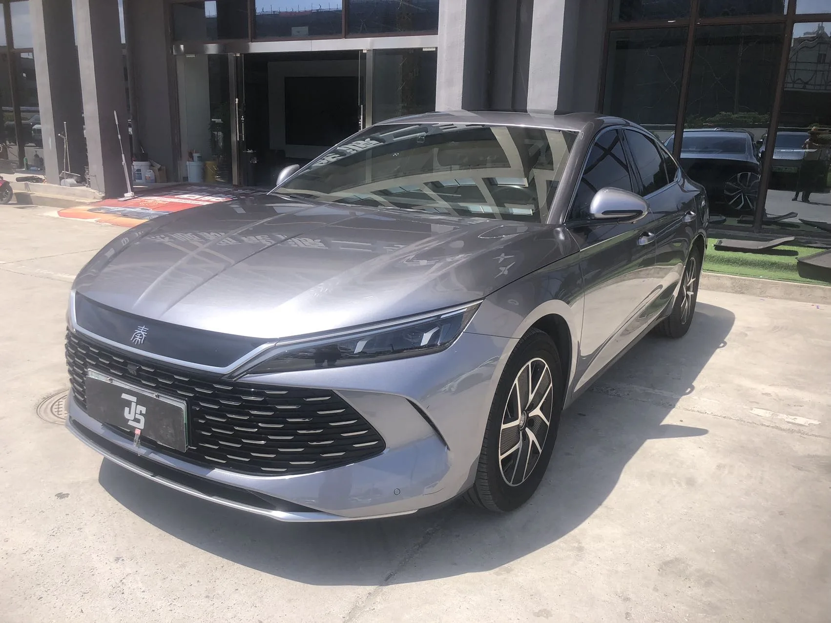 Qin L 2024 DM-i 120KM Leading Edition