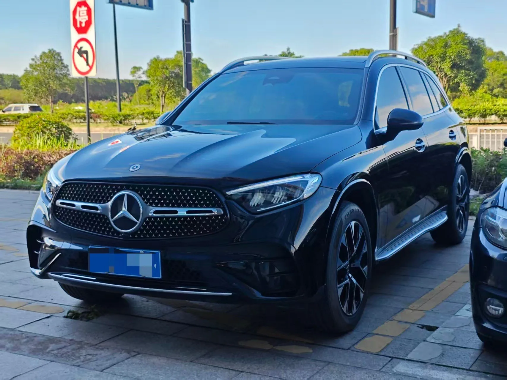 Mercedes-Benz 2023 GLC 260 L 4MATIC 48V 2.0T Luxury 5-seater Automatic