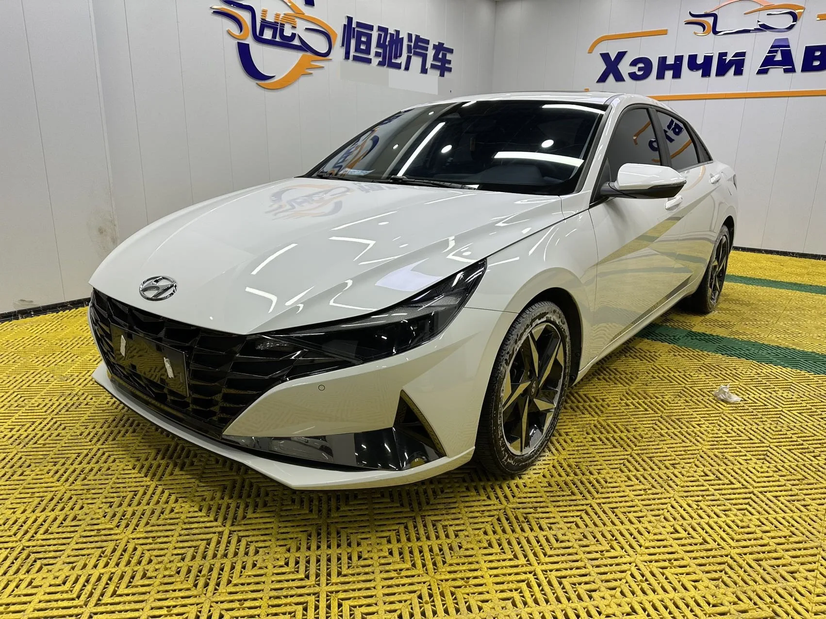Hyundai Elantra 2022 1.5L CVT LUX Premium Edition