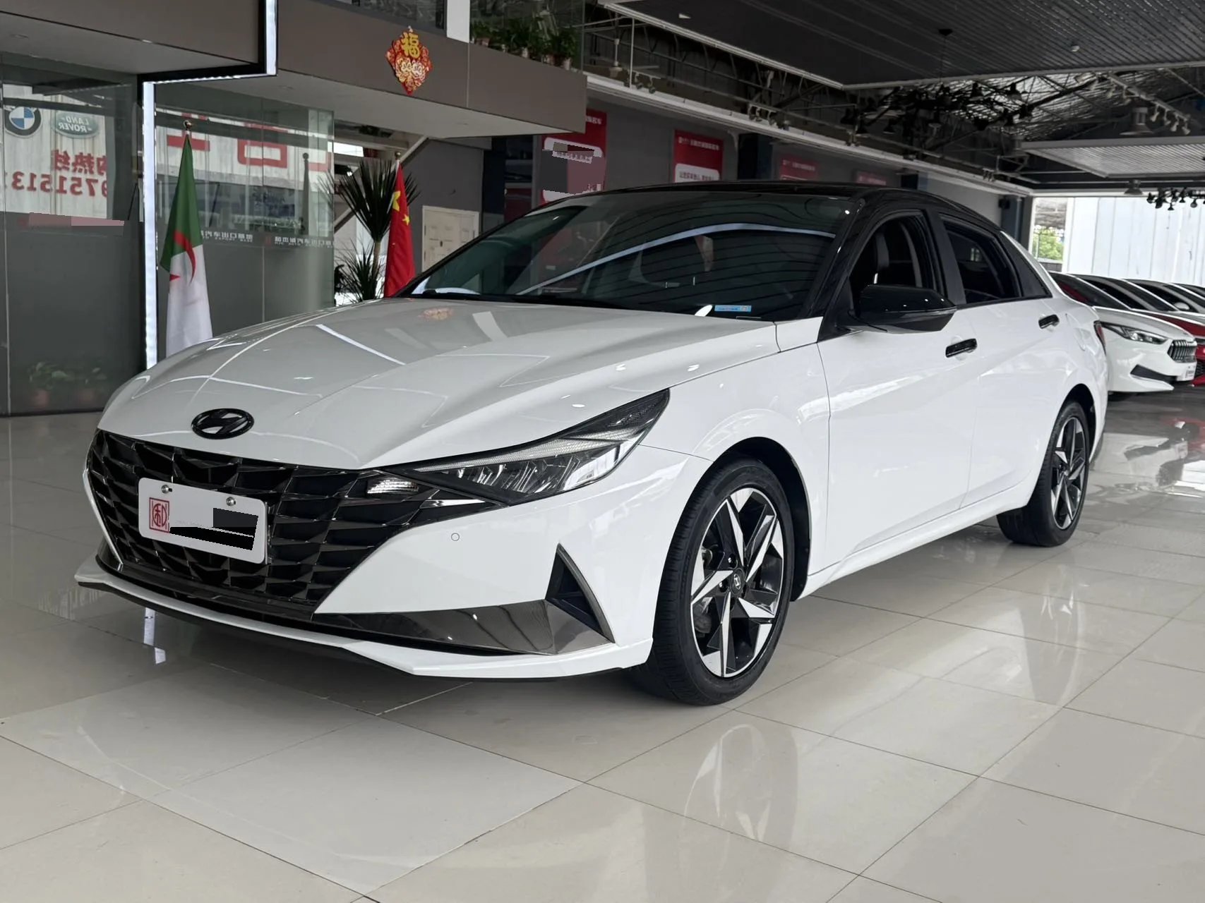 Hyundai Elantra 2022 1.5L CVT LUX Premium Edition