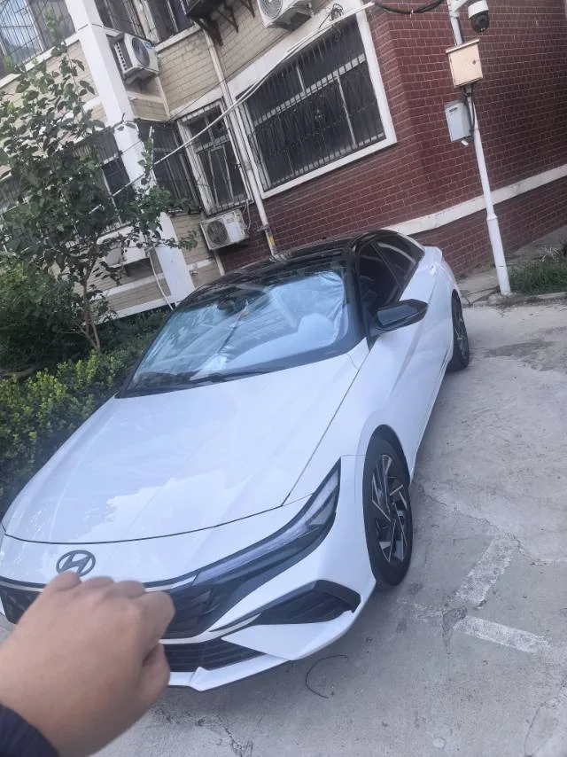 Hyundai Elantra 2023 1.5L CVT LUX Premium Edition