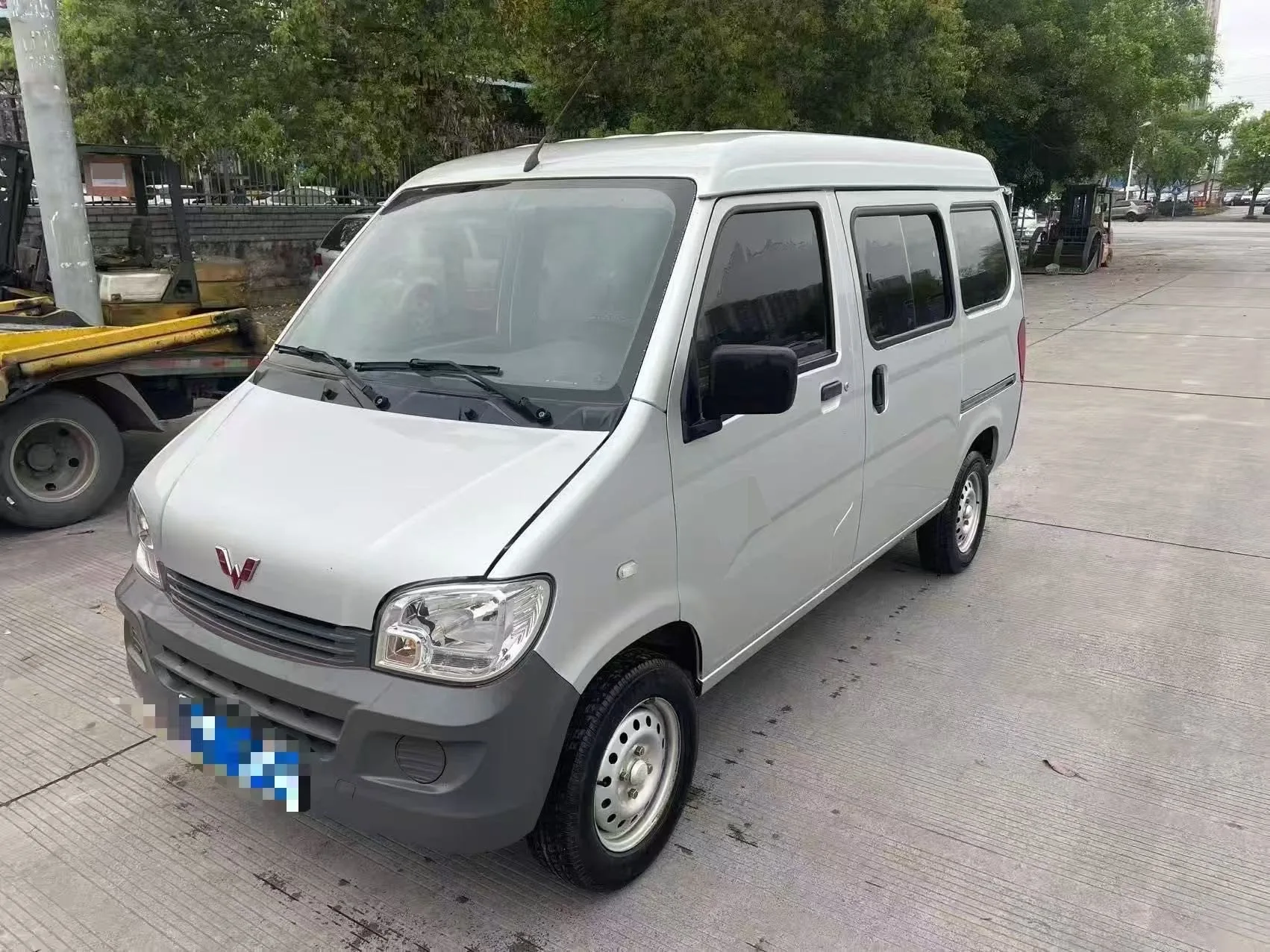 Wuling 2015 Wuling Zhi Guang 1.2 Standard 7-Seater Manual Transmission