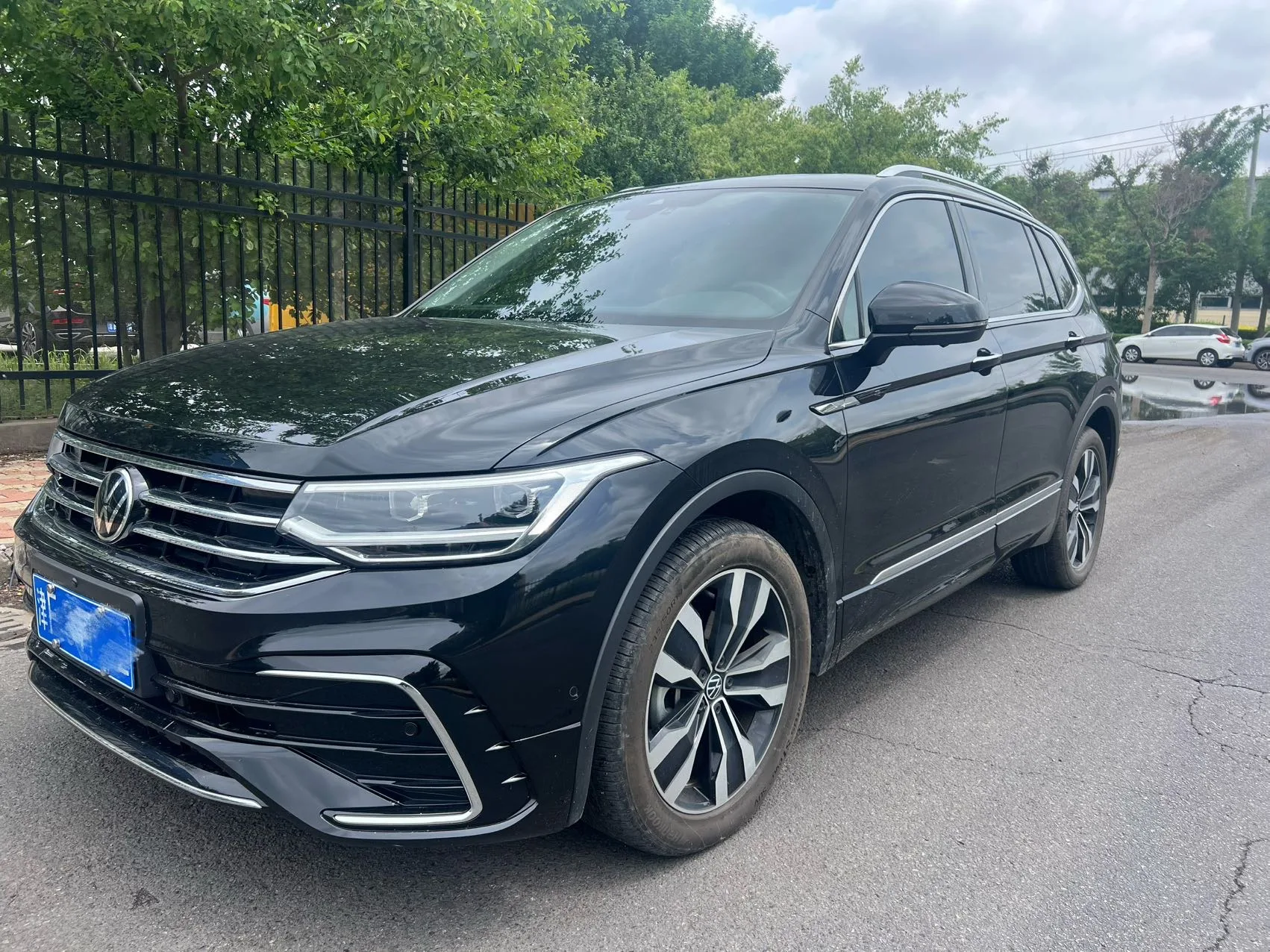 Tiguan L 2023 380TSI Automatic 4WD R-Line Premium Edition 7-Seater