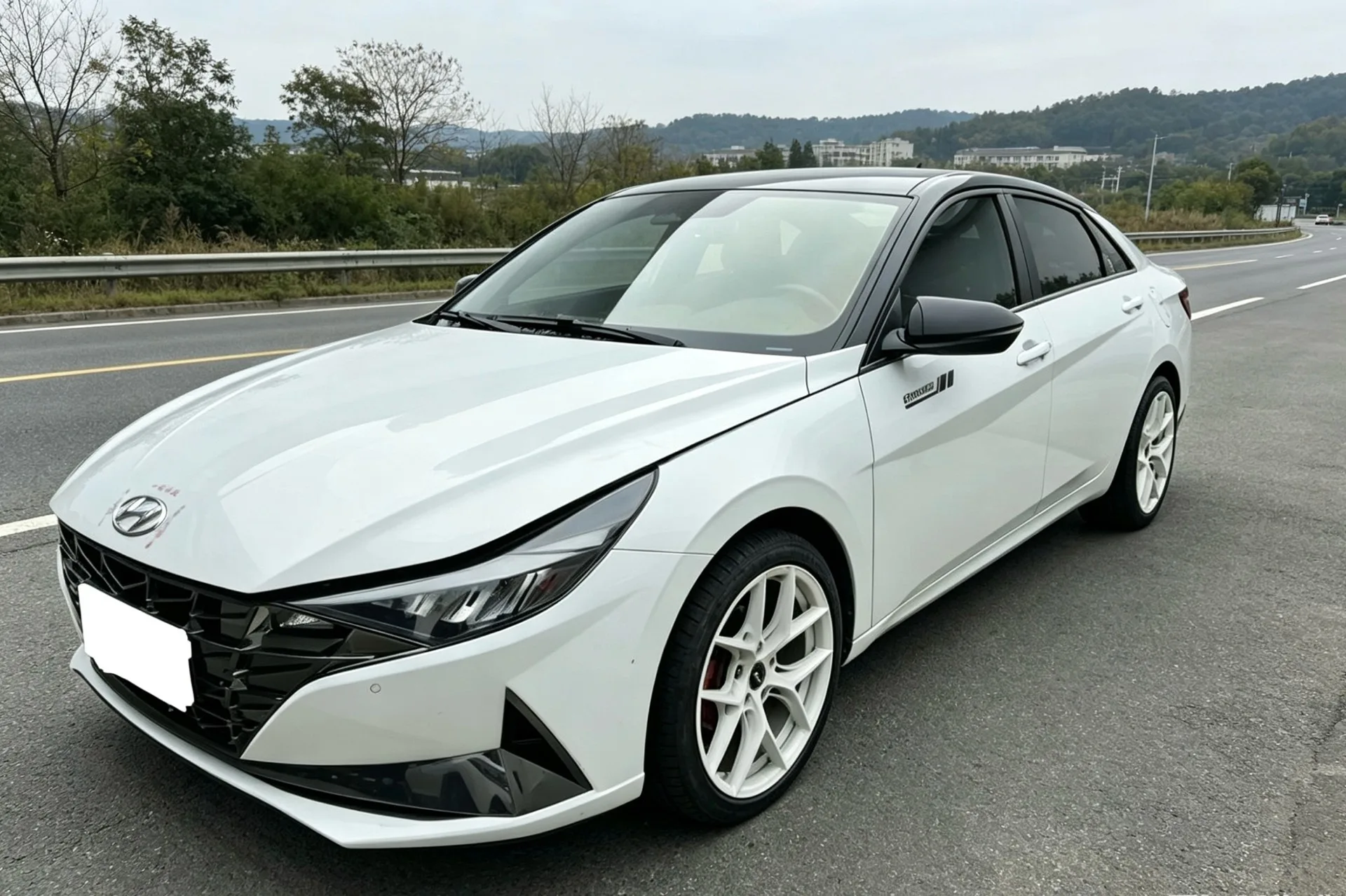 Hyundai Elantra 2021 240TGDi DCT LUX Premium Edition