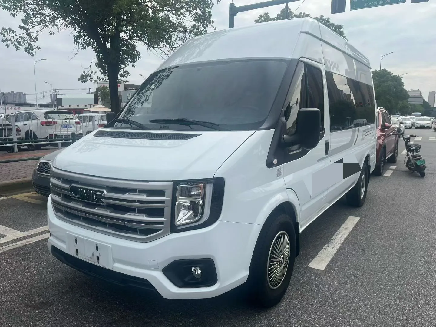 Jiangling Fushun 2023 2.0T Automatic Mid-Wheelbase High-Roof Business Model 9-Seater (Non-Commercial)