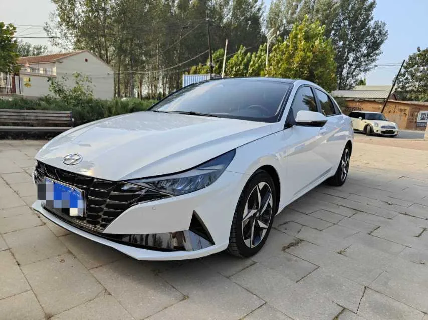 Hyundai Elantra 2021 1.5L CVT LUX Premium Edition