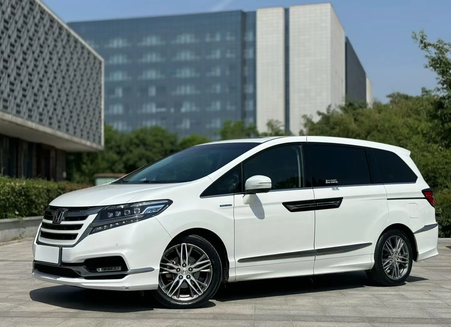 Elysion 2019 2.0L Hybrid Luxury Edition