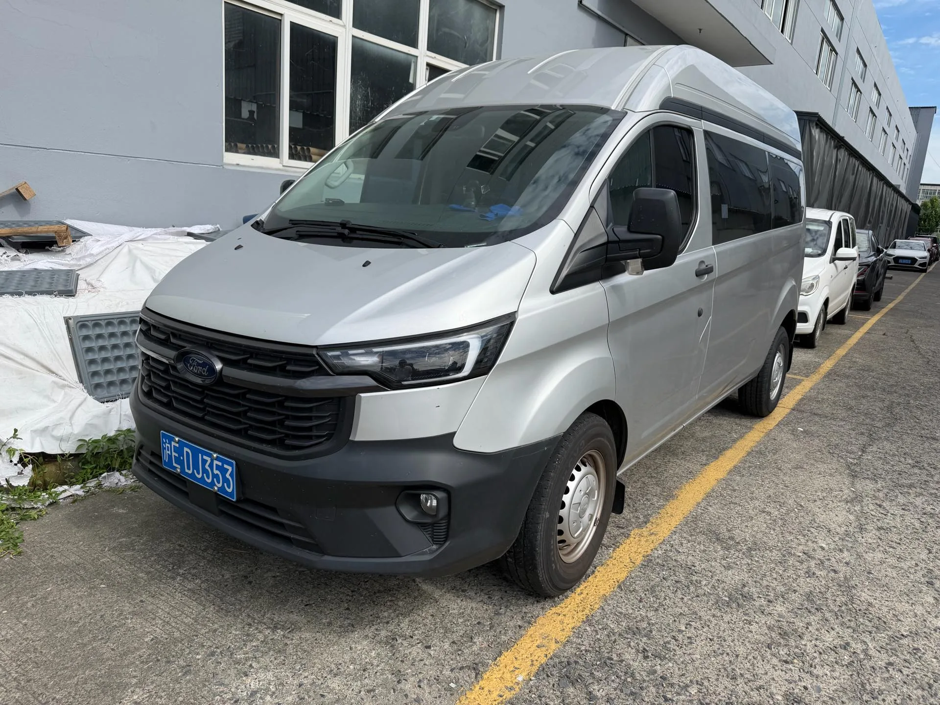 Ford 2023 Transit 2.0T Diesel Multi-Purpose Commercial Vehicle, Medium Wheelbase, Low Roof, 5/6 Seats, Automatic Transmission