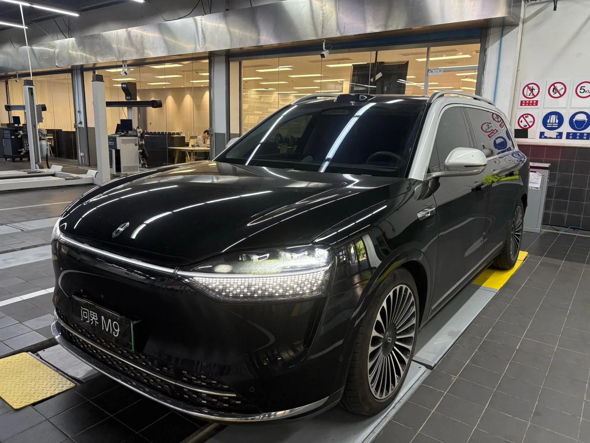 AITO 2024 Model M9 Extended Range Ultra Edition (52kWh, 5-seater, Automatic)