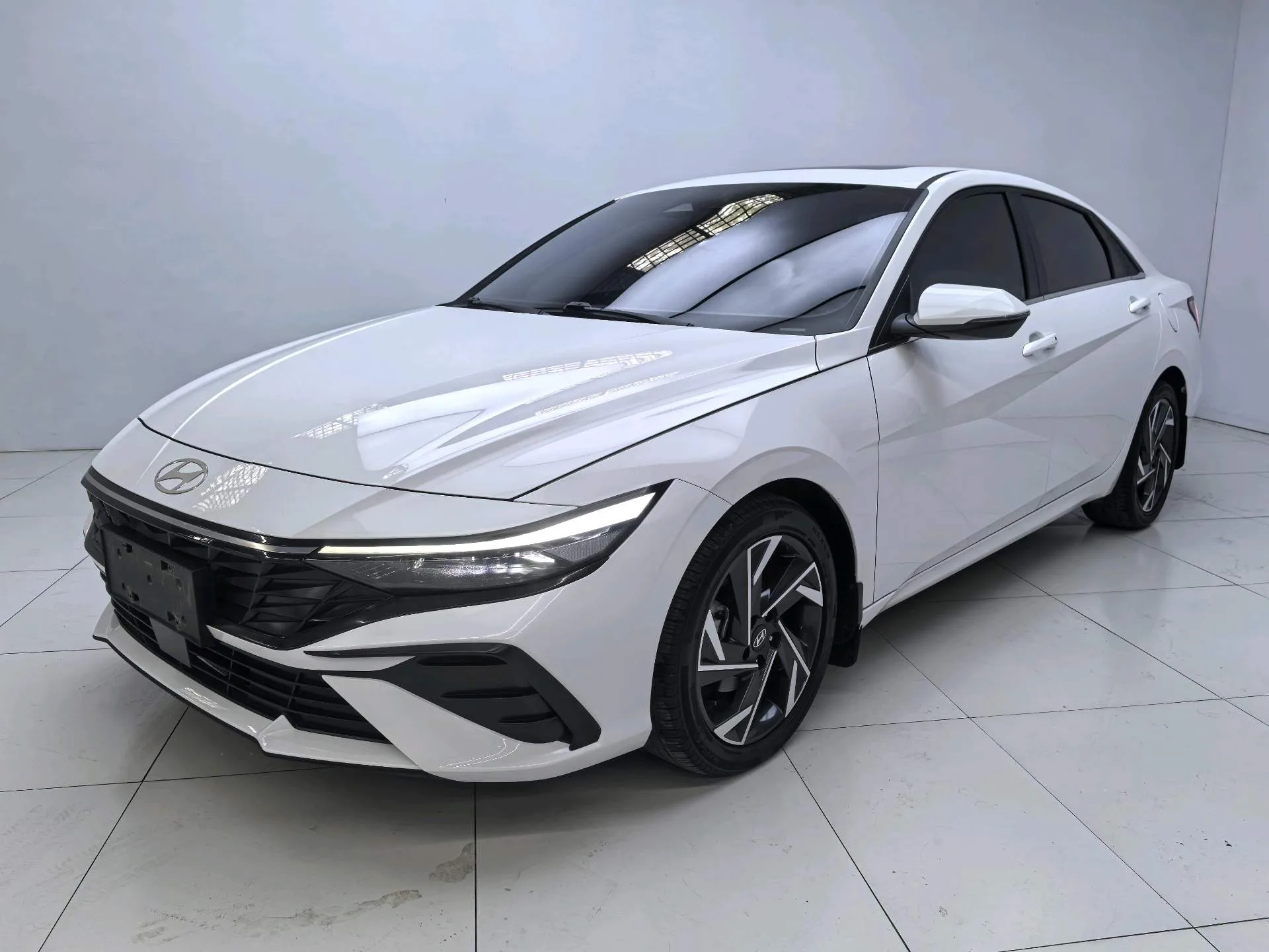 Hyundai Elantra 2023 1.5L CVT LUX Premium Edition