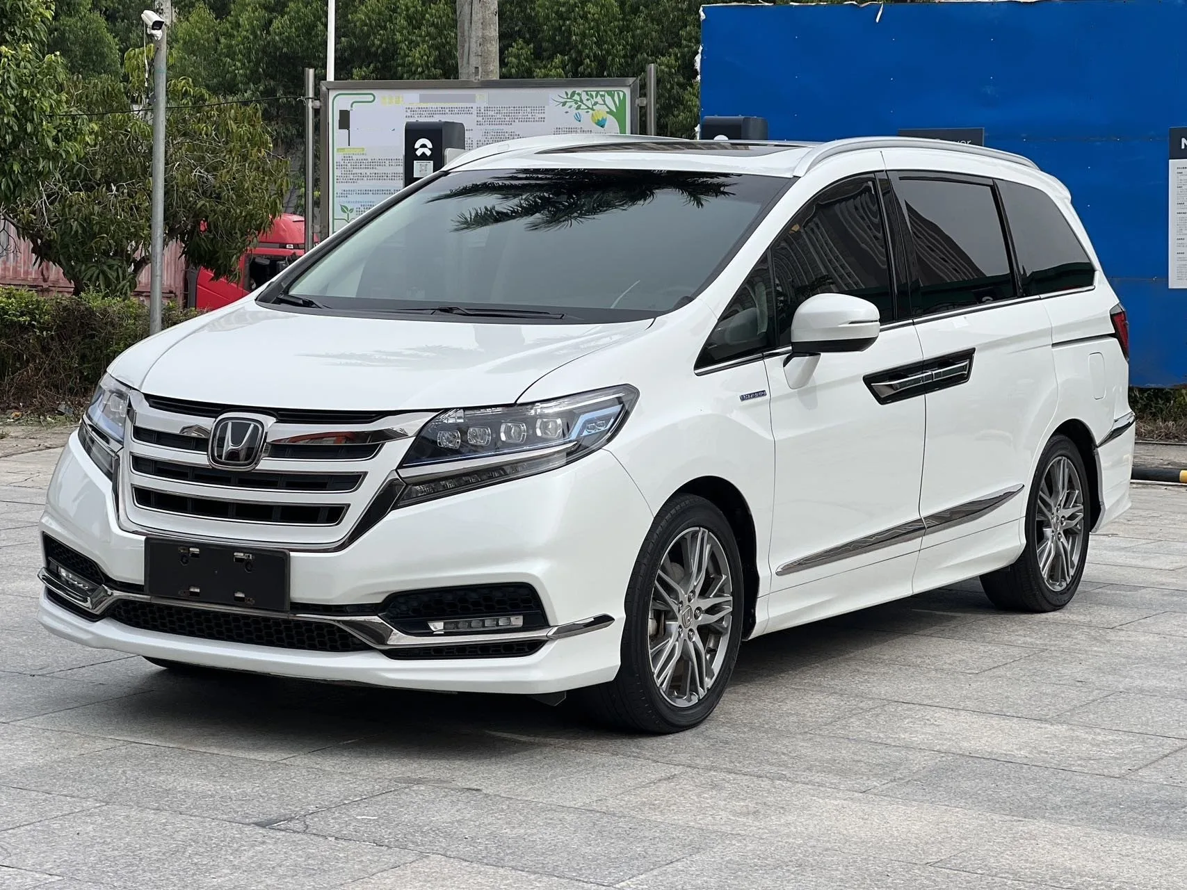 Elysion 2019 2.0L Hybrid Luxury Edition