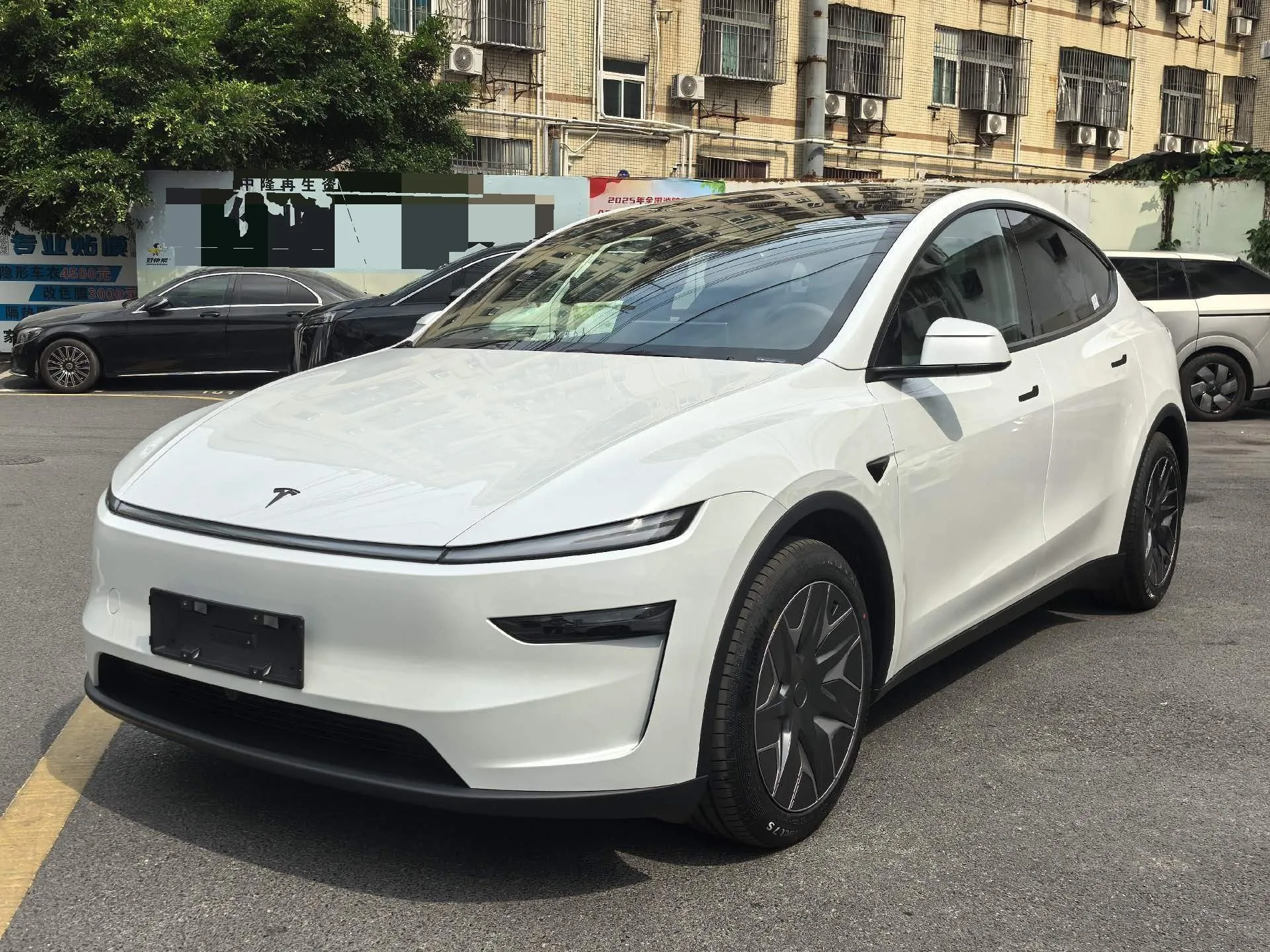 Tesla 2025 Model Y L Long Range All-Wheel Drive Automatic