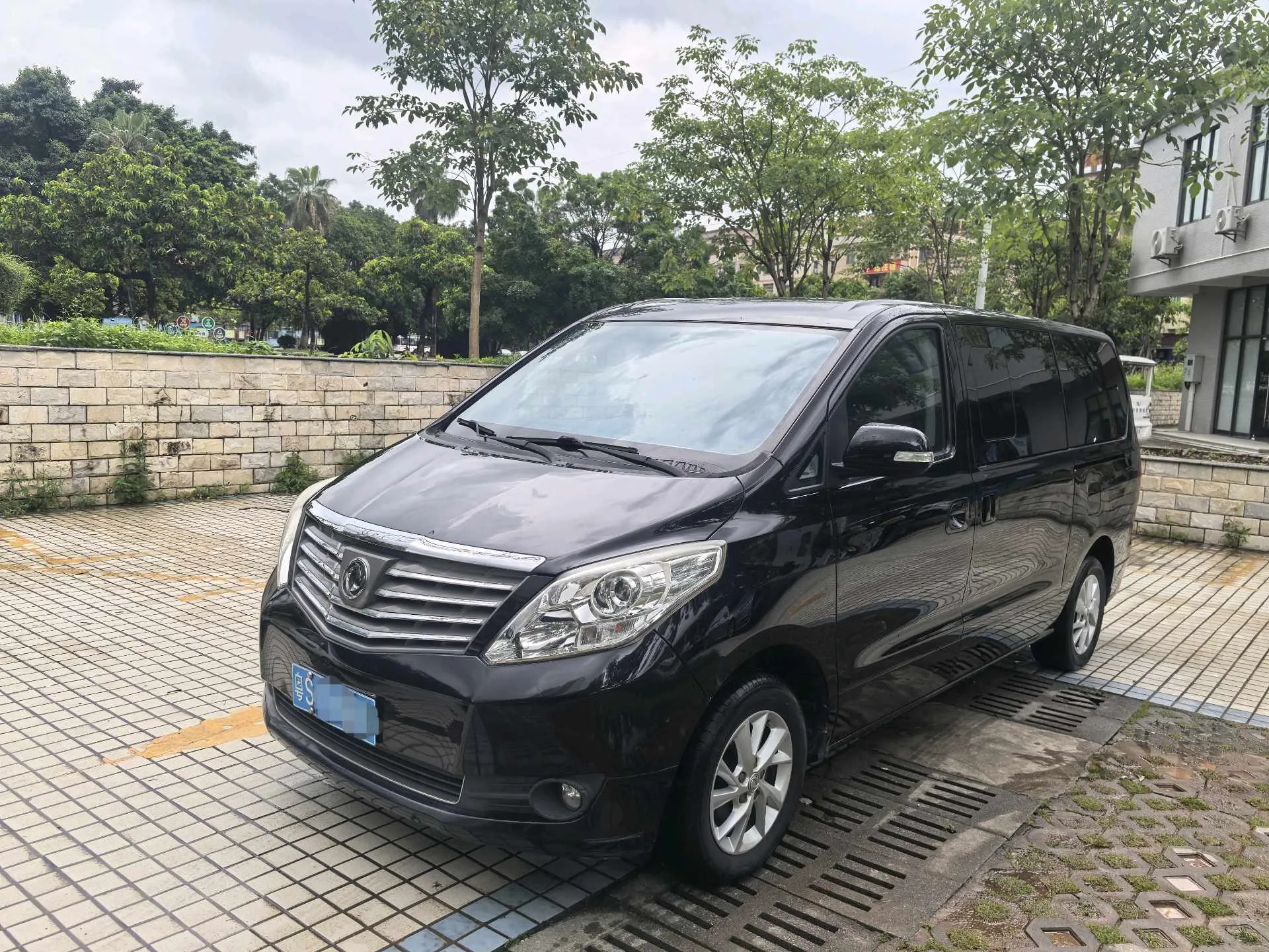 Fengxing Lingzhi PLUS 2021 Model Year Lingzhi PLUS 2.0 Luxury Edition 7-Seater Manual Transmission