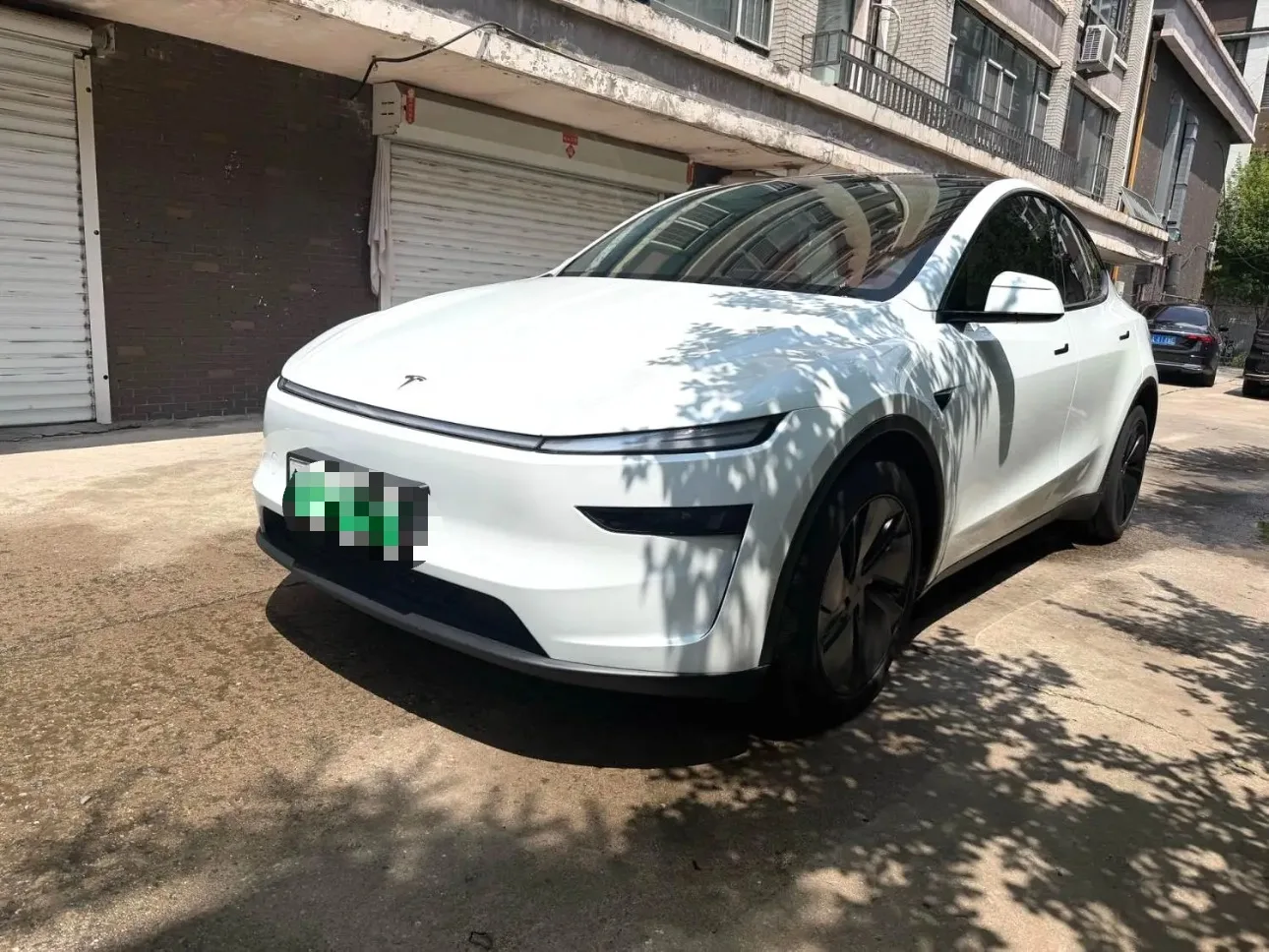 Tesla 2025 Model Y Rear-Wheel Drive First Edition Automatic
