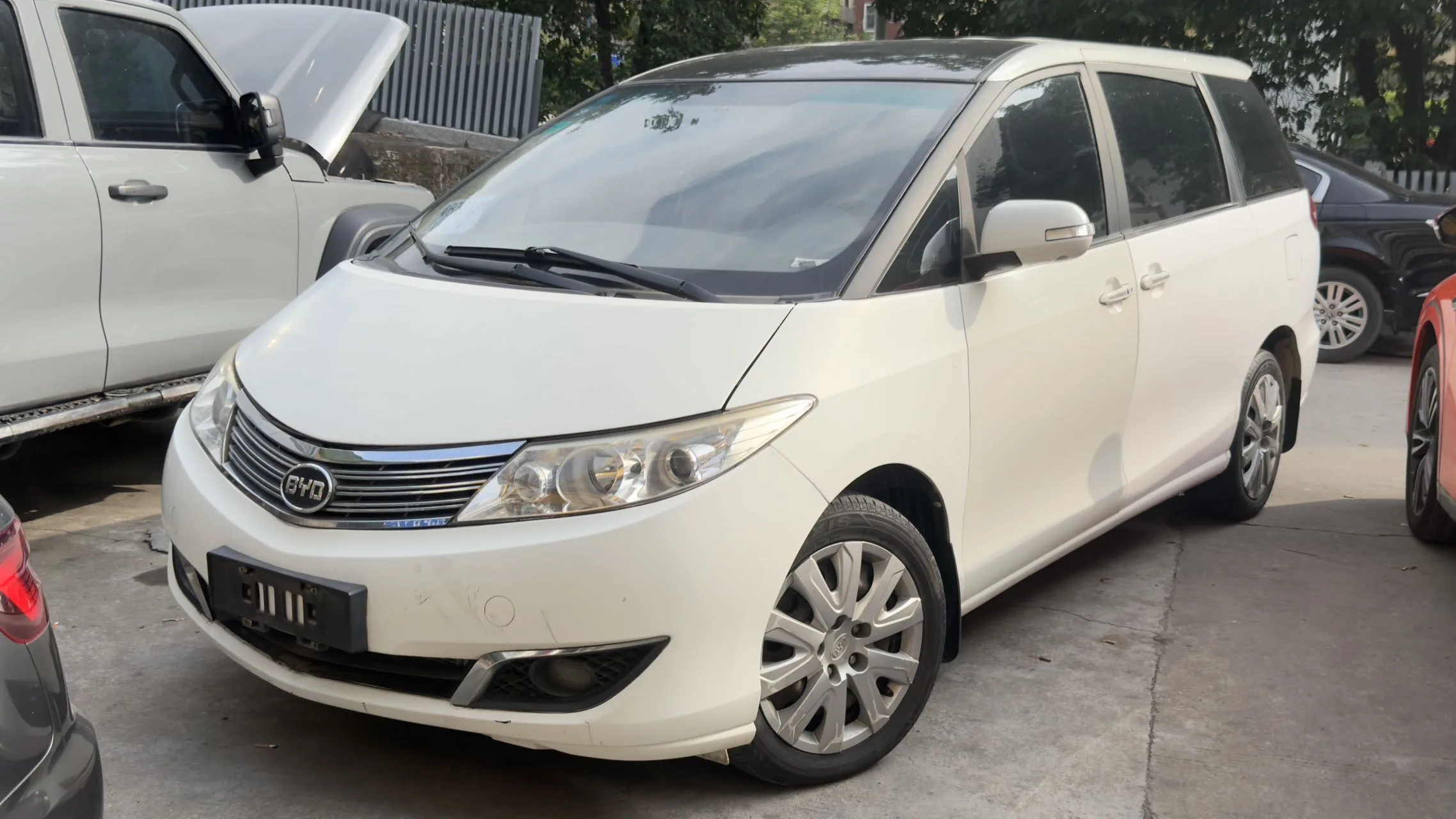 BYD M6 2013 2.4L Automatic Luxury Edition