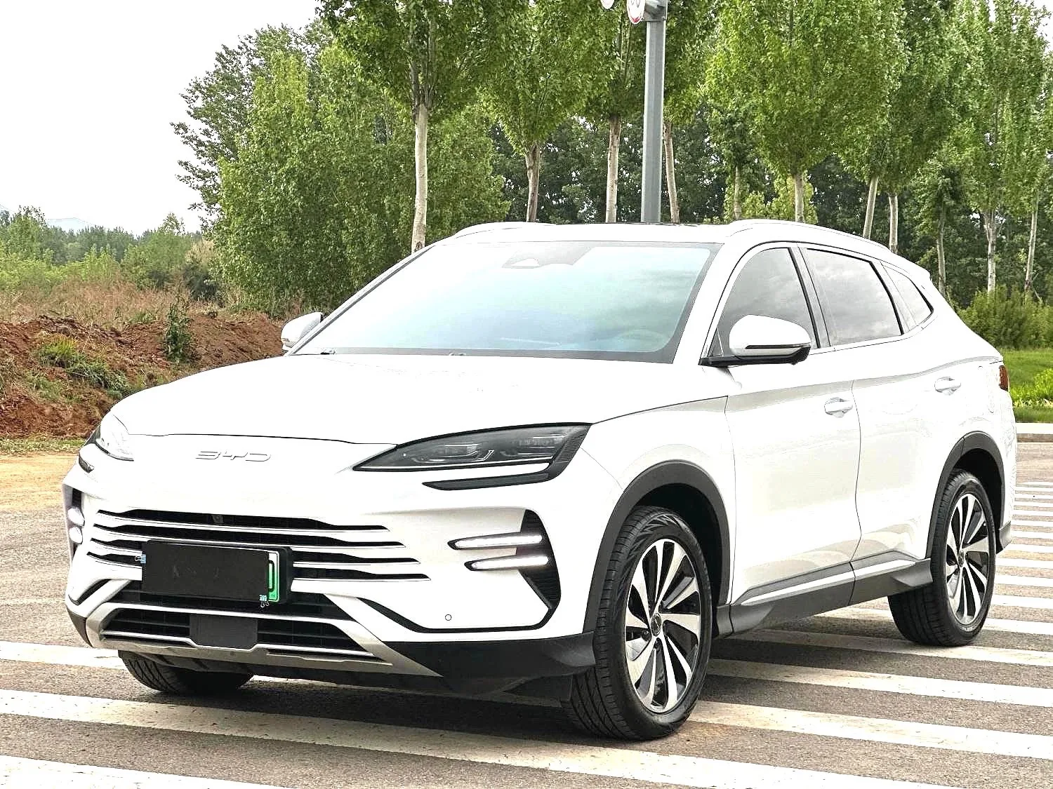 BYD 2023 Song PLUS DM-i 1.5 CVT Champion Edition 110KM Flagship PLUS Automatic