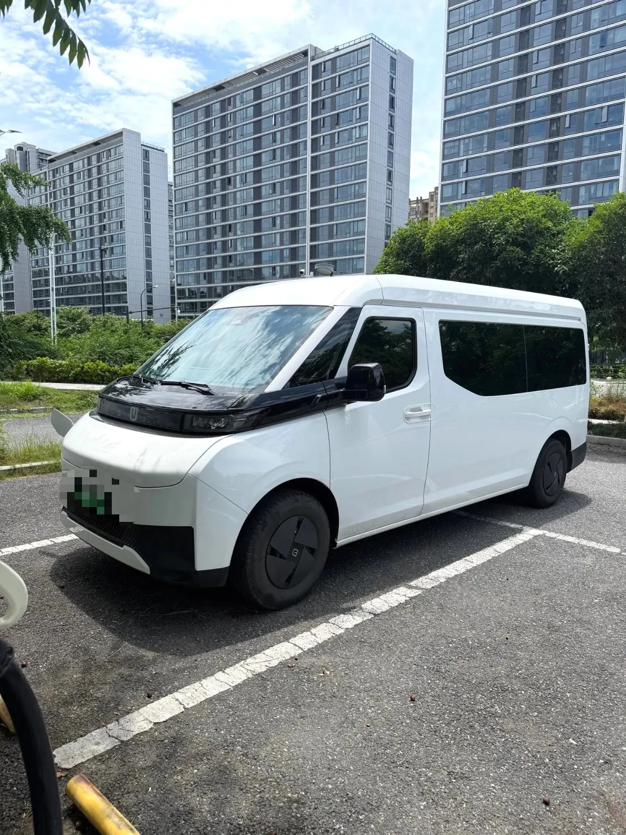Remote 2024 Super VAN Smart Edition, Mid-wheelbase, Mid-roof, 68kWh Automatic Transmission