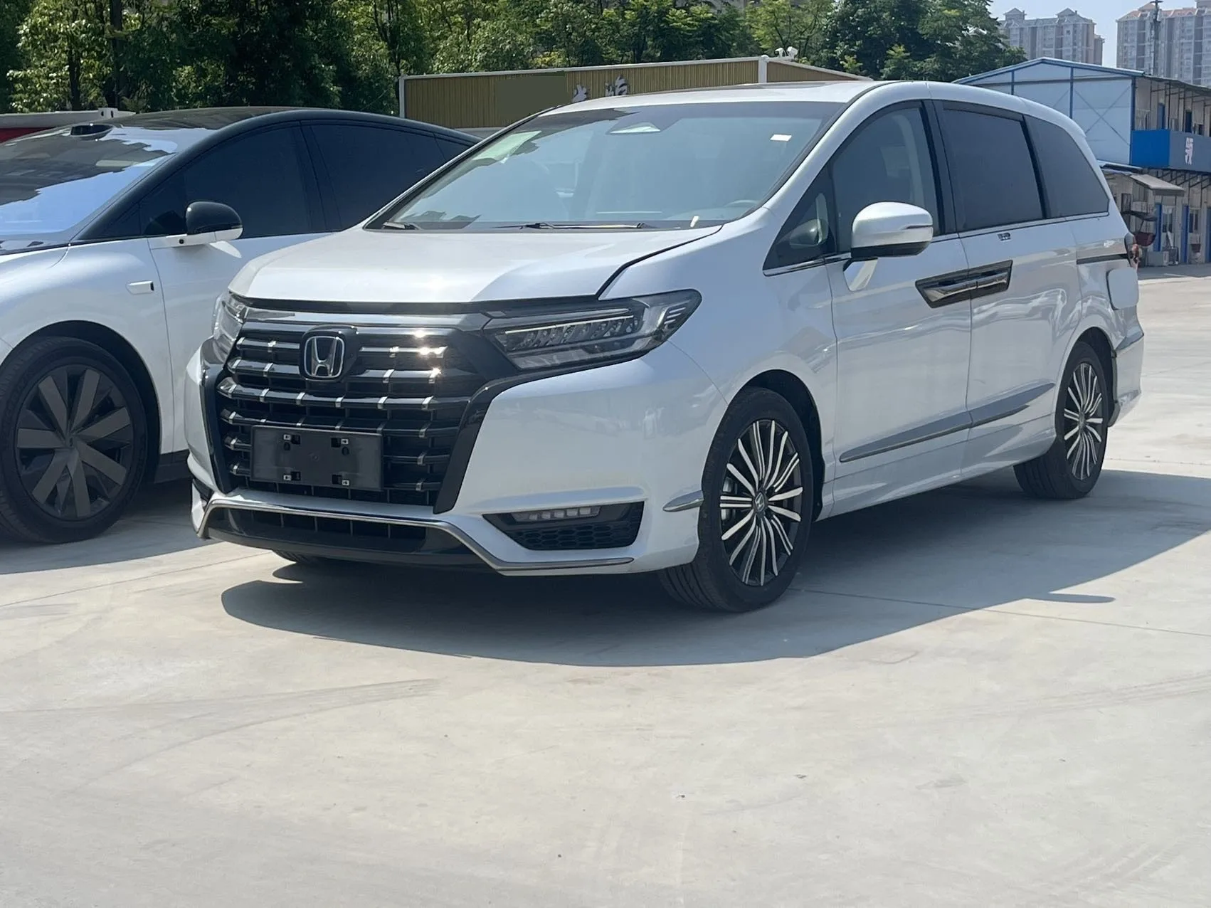 Honda 2024 Elysion e:HEV 2.0 CVT Luxury Edition Automatic