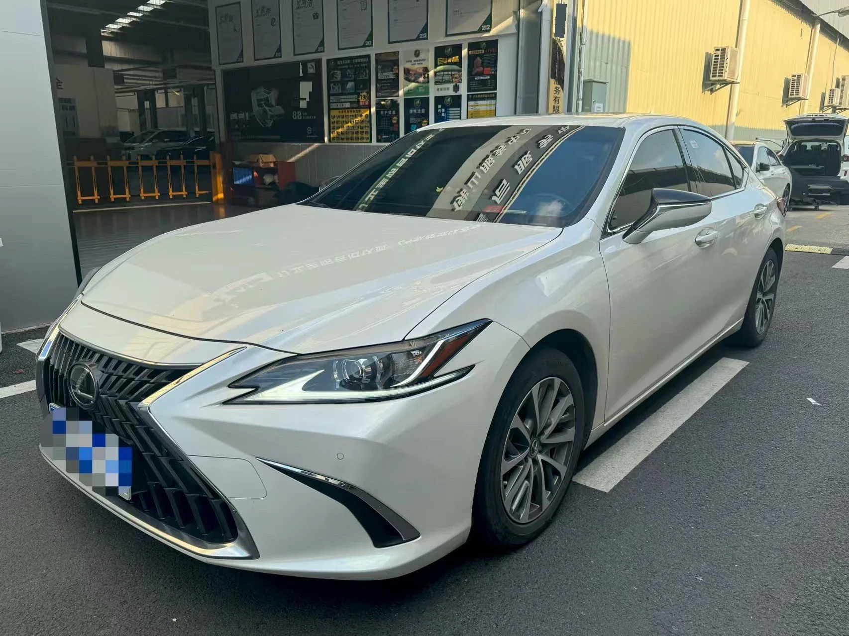Lexus ES 2022 300h Premium Edition