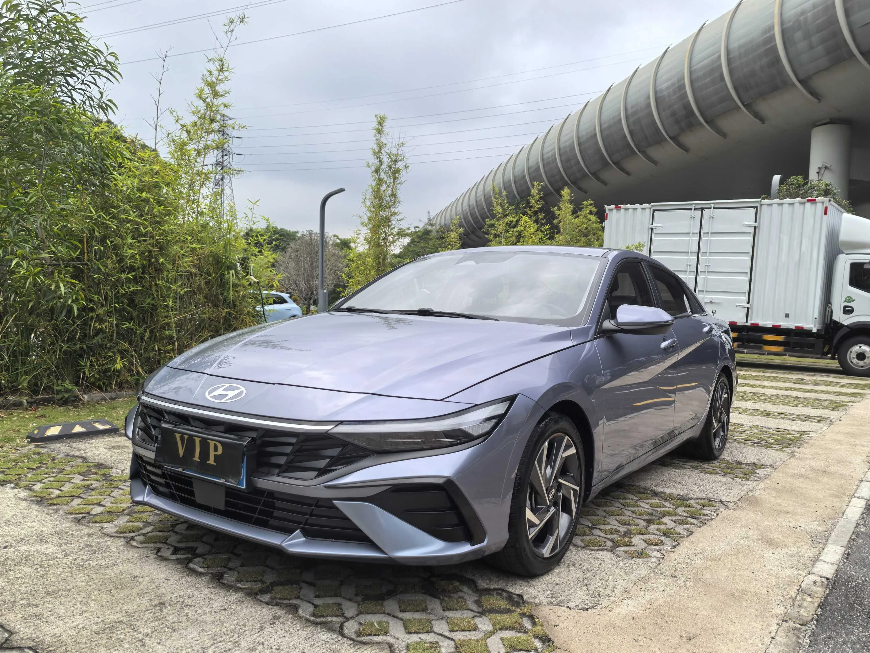 Hyundai Elantra 2022 1.5L CVT LUX Premium Edition