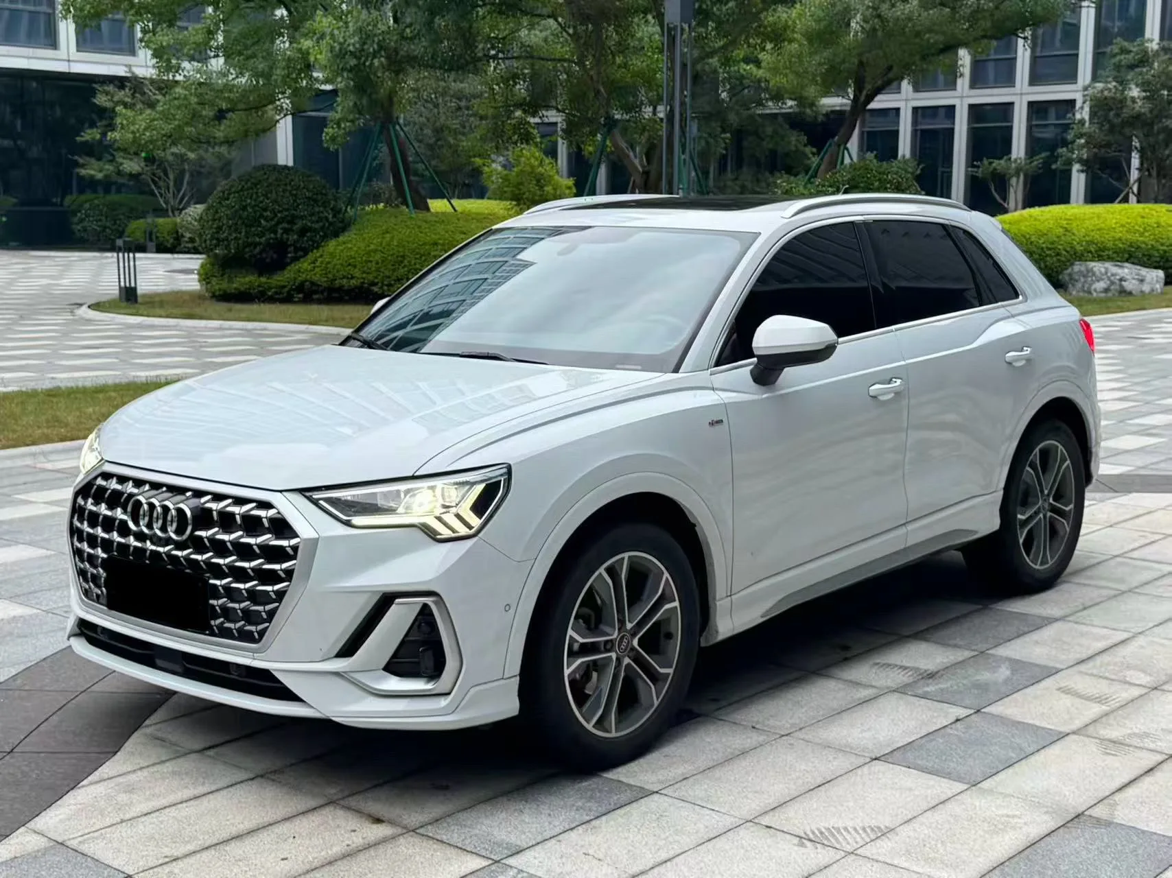 2024 Audi Q3 2.0 TFSI 40 TFSI Sport Style, Automatic Transmission