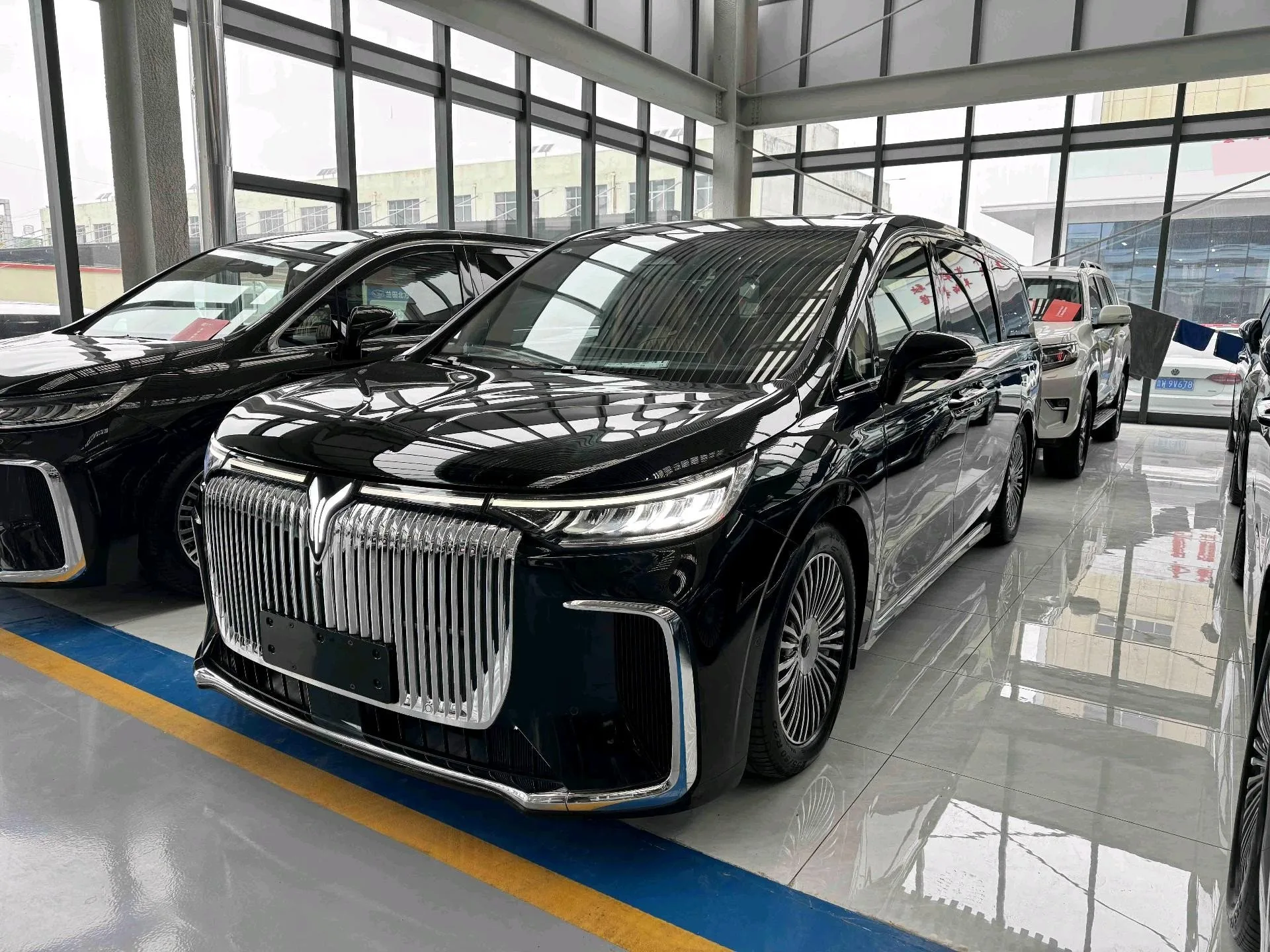 Lan图 2025 Dreamer PHEV 1.5T AWD Flagship Kunpeng Edition Automatic