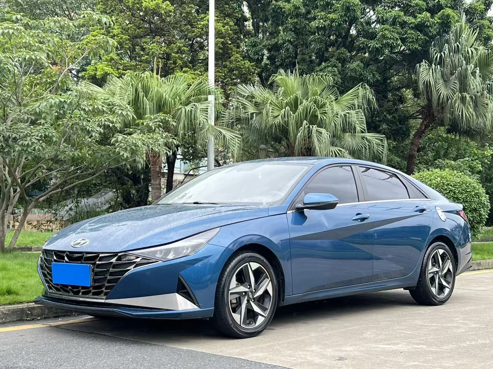 Hyundai Elantra 2021 1.5L CVT LUX Premium Edition