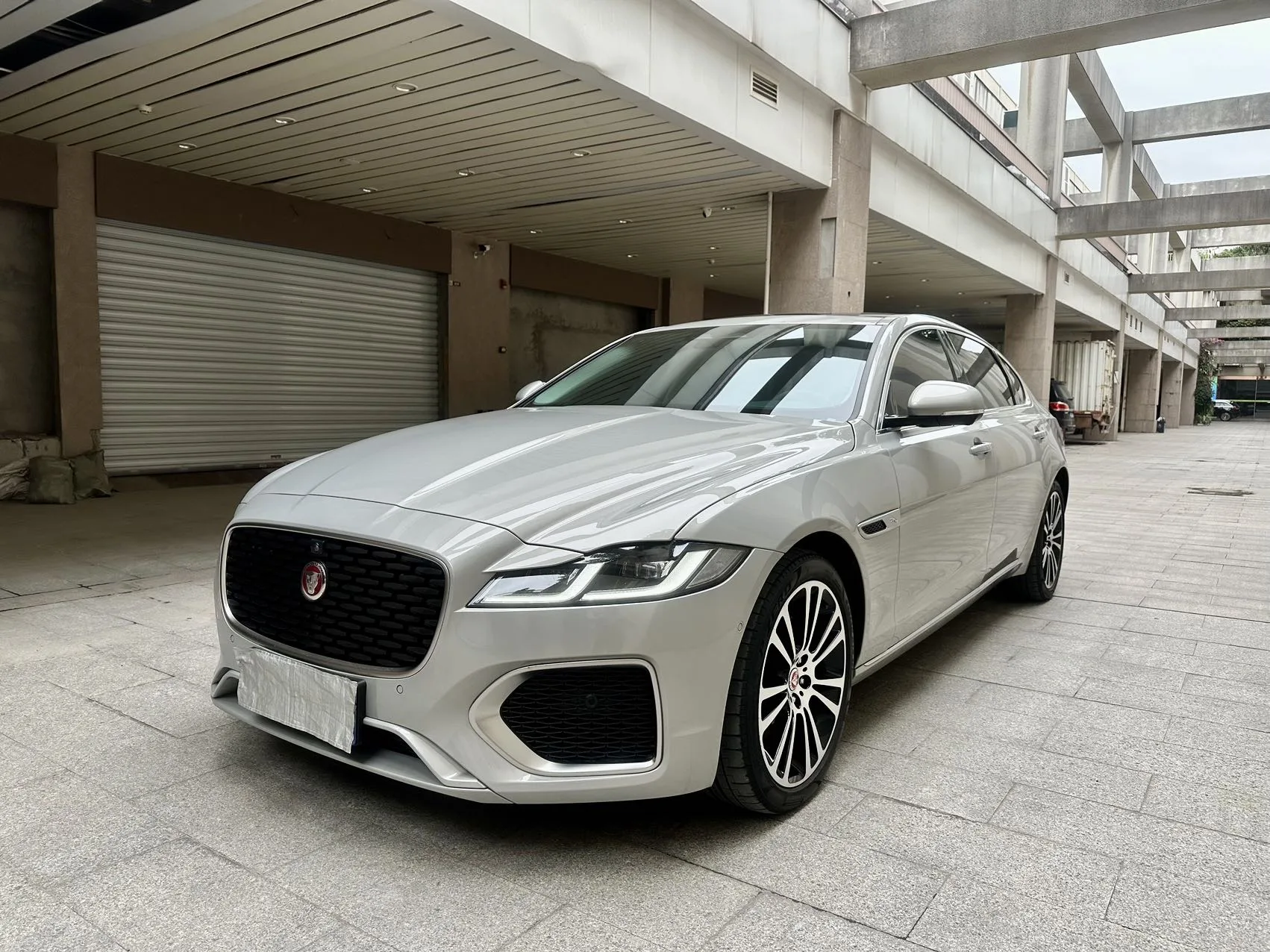 Jaguar 2025 XFL 2.0T P250 2WD Luxury Edition (Automatic)