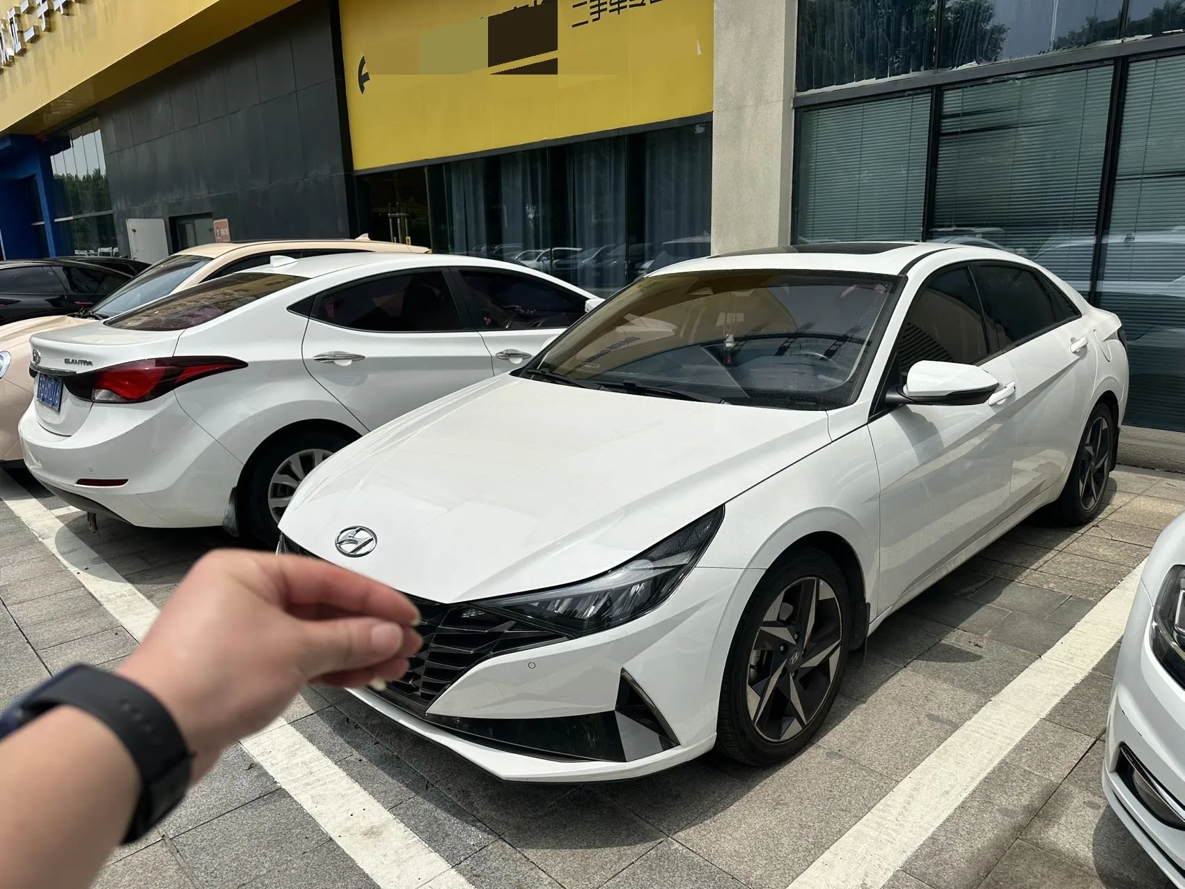 Hyundai Elantra 2021 1.5L CVT LUX Premium Edition