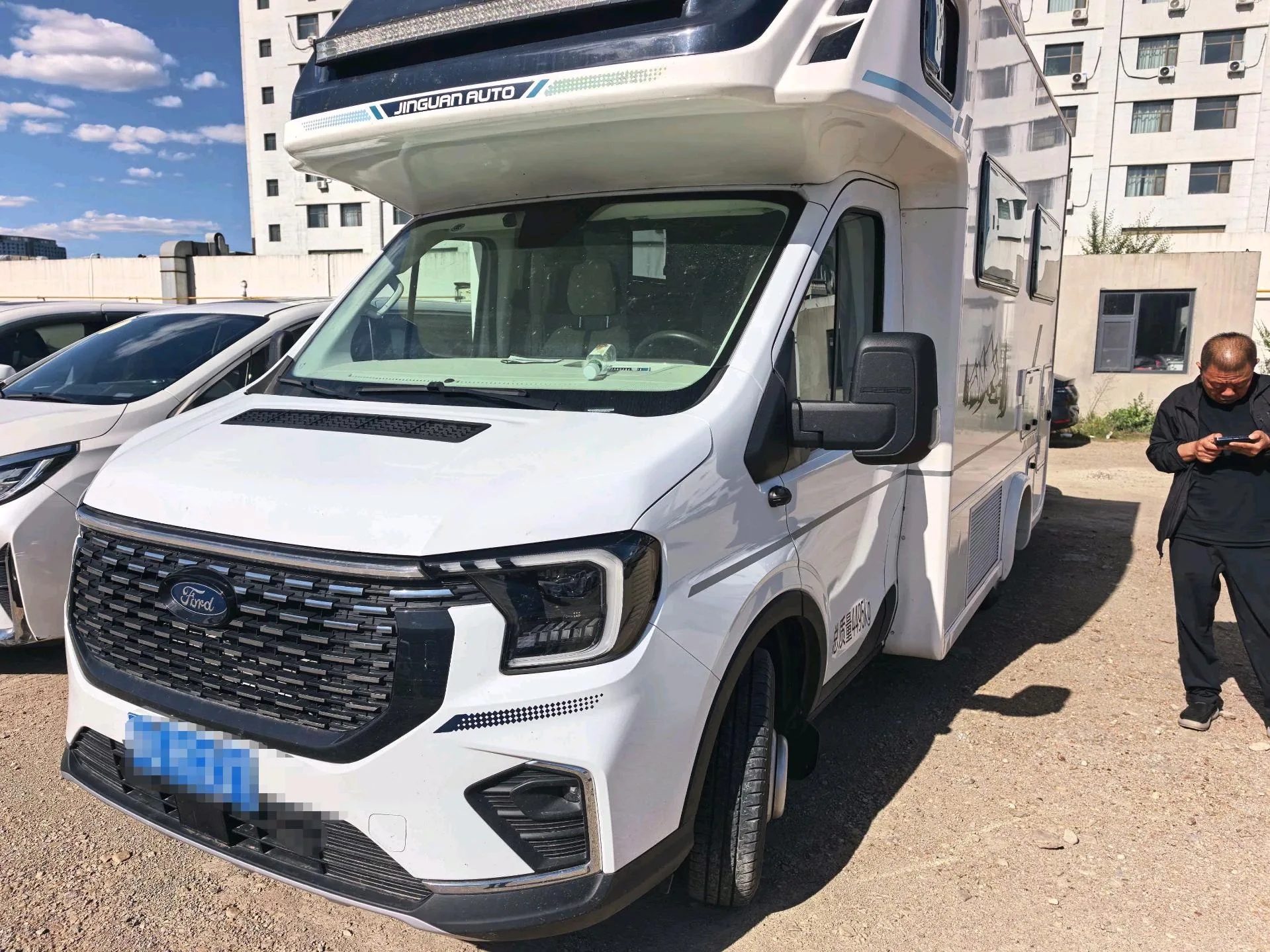 Jiangling Transit Multipurpose Passenger Vehicle, 2024 Transit T8, 2.3T Diesel Automatic, Long Wheelbase, High Roof, 6–9-Seater Business Van with Dual Rear Tires, Automatic Transmission