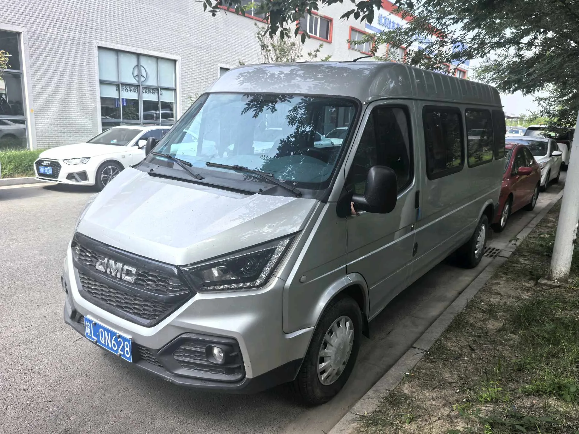JMC 2021 Tesun 2.8T "Space King" Standard Model, Long Wheelbase, Mid-High Roof, Rear Single Tire, Step-In, 6-Seater, Diesel, Manual Transmission