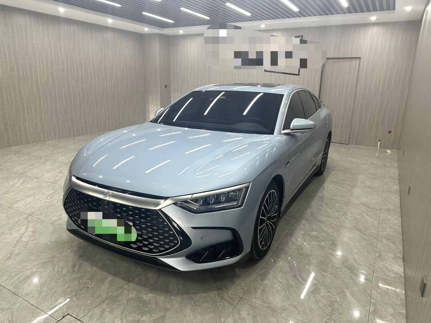 比亚迪 2023款 汉 DM-i 1.5T 无级 冠军版 121KM 尊荣型 自动挡