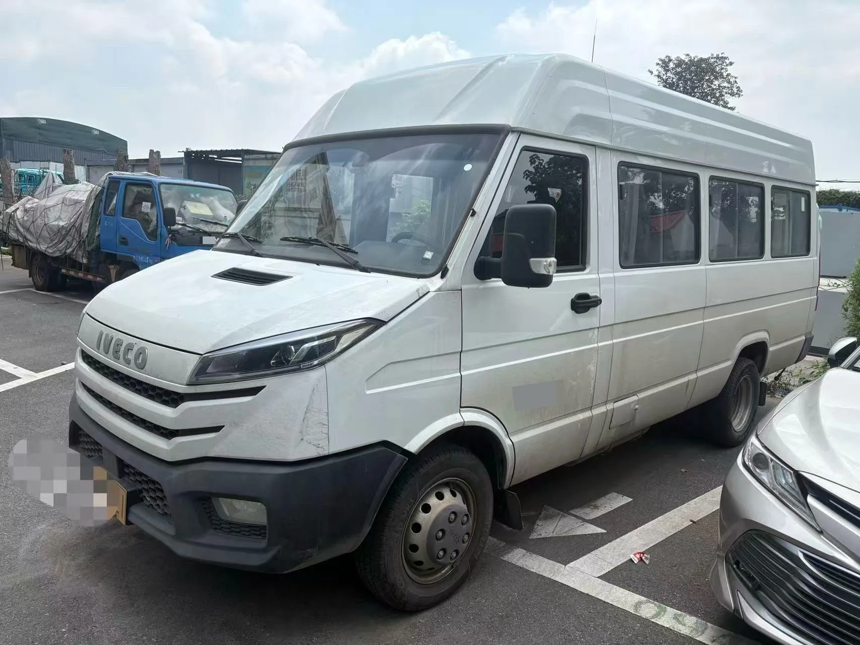Iveco 2025 DeYi 2.5T A40M2 Bus, Long Wheelbase, Mid-Roof, Dual Tires, Manual Transmission