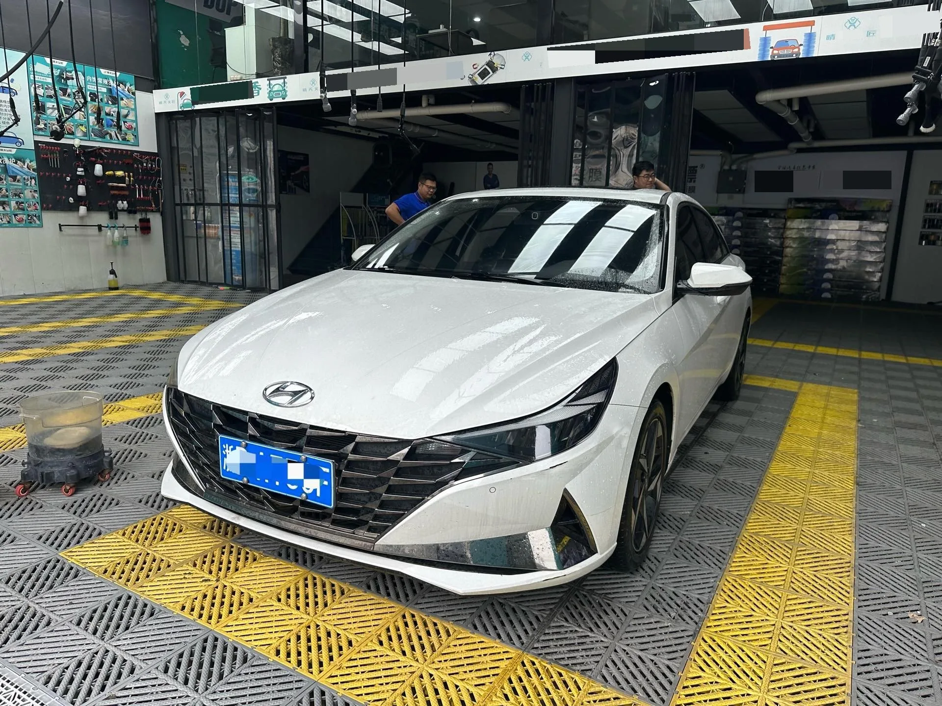 Hyundai Elantra 2022 1.5L CVT LUX Premium Edition
