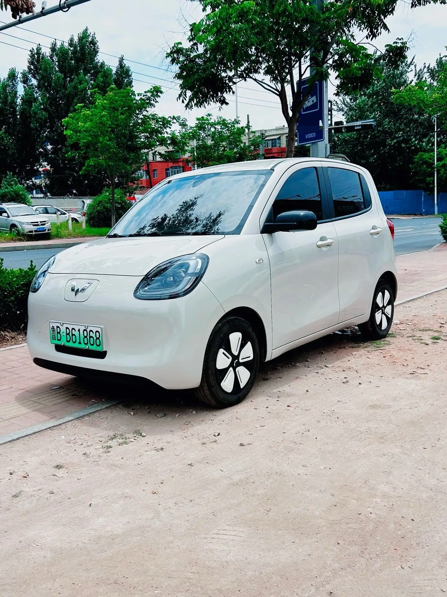 Wuling 2025 Hongguang MINI EV Four-Door Premium Edition Automatic