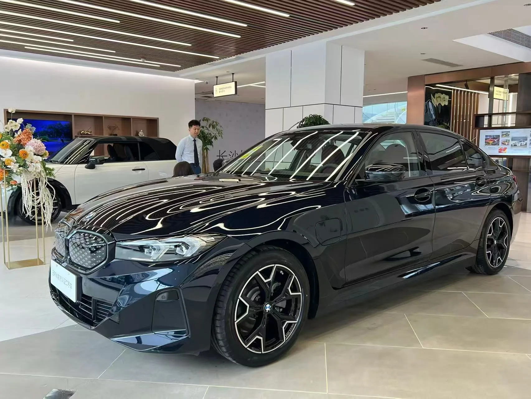 BMW 2026 i3 eDrive 40 L Shadow Edition Automatic