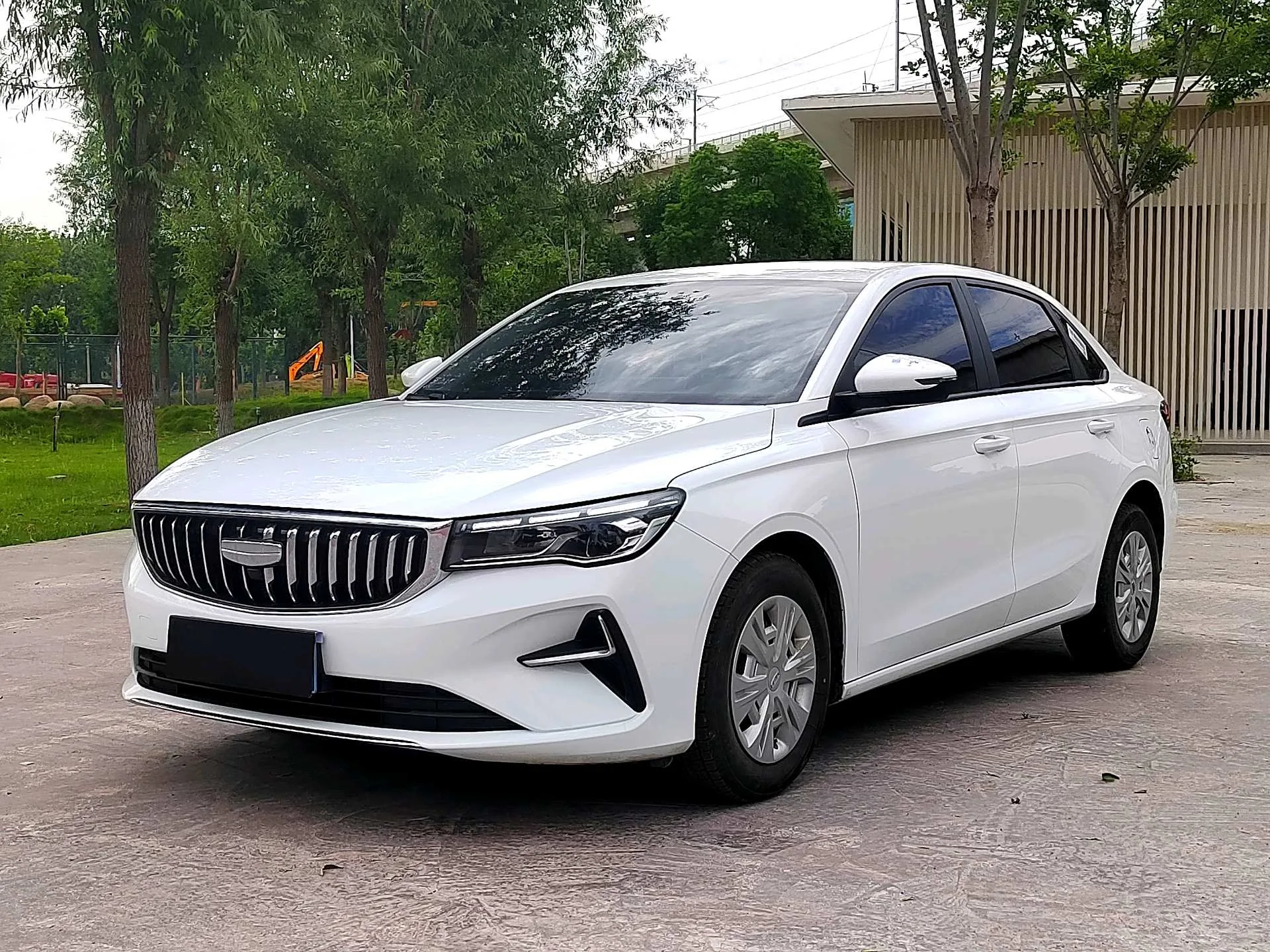 Geely 2025 Emgrand Sedan 1.5 Star Edition Manual Transmission