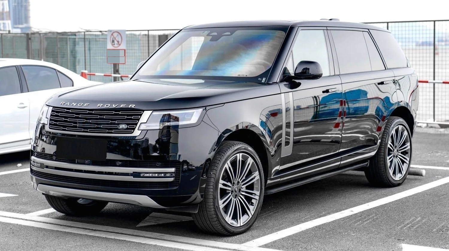 Land Rover Range Rover (Imported) 2022 Model Year Range Rover 48V 3.0T L6 400PS Grand Edition Stretch Model, Automatic Transmission