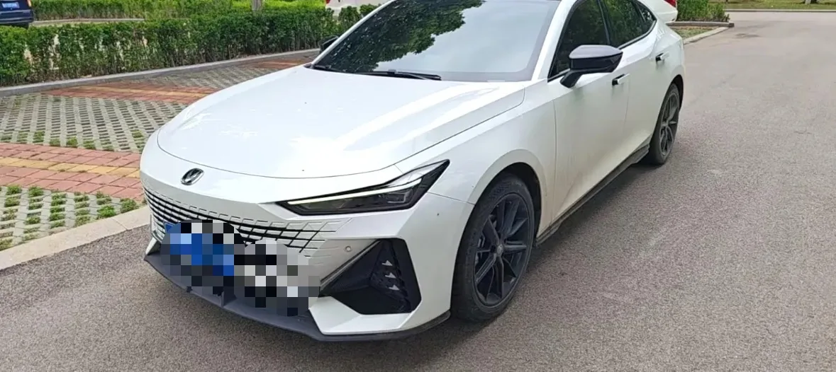 Changan UNI-V 2022 1.5T Premium Edition