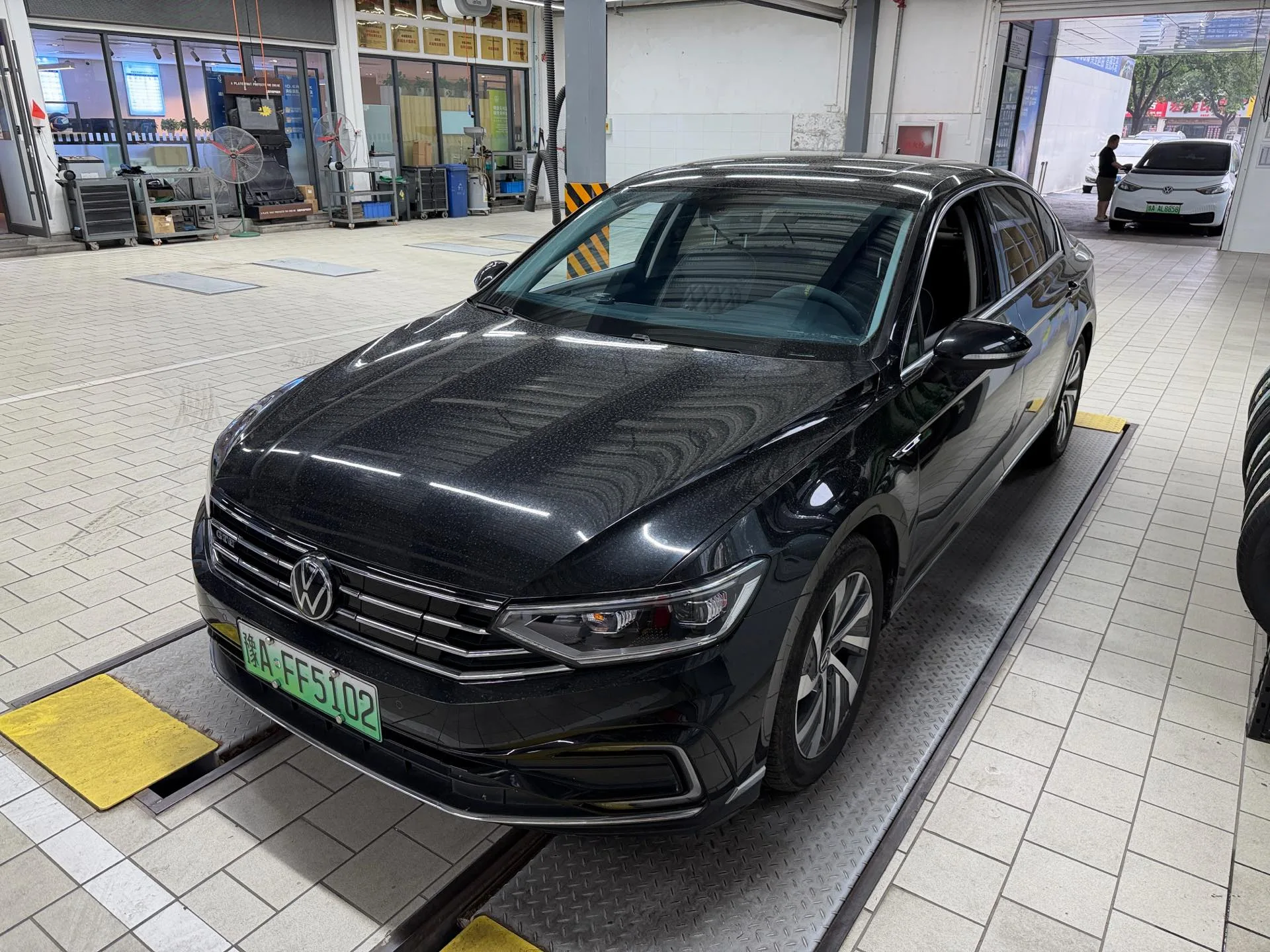 2022 Volkswagen Passat GTE Plug-in Hybrid GTE Luxury Model