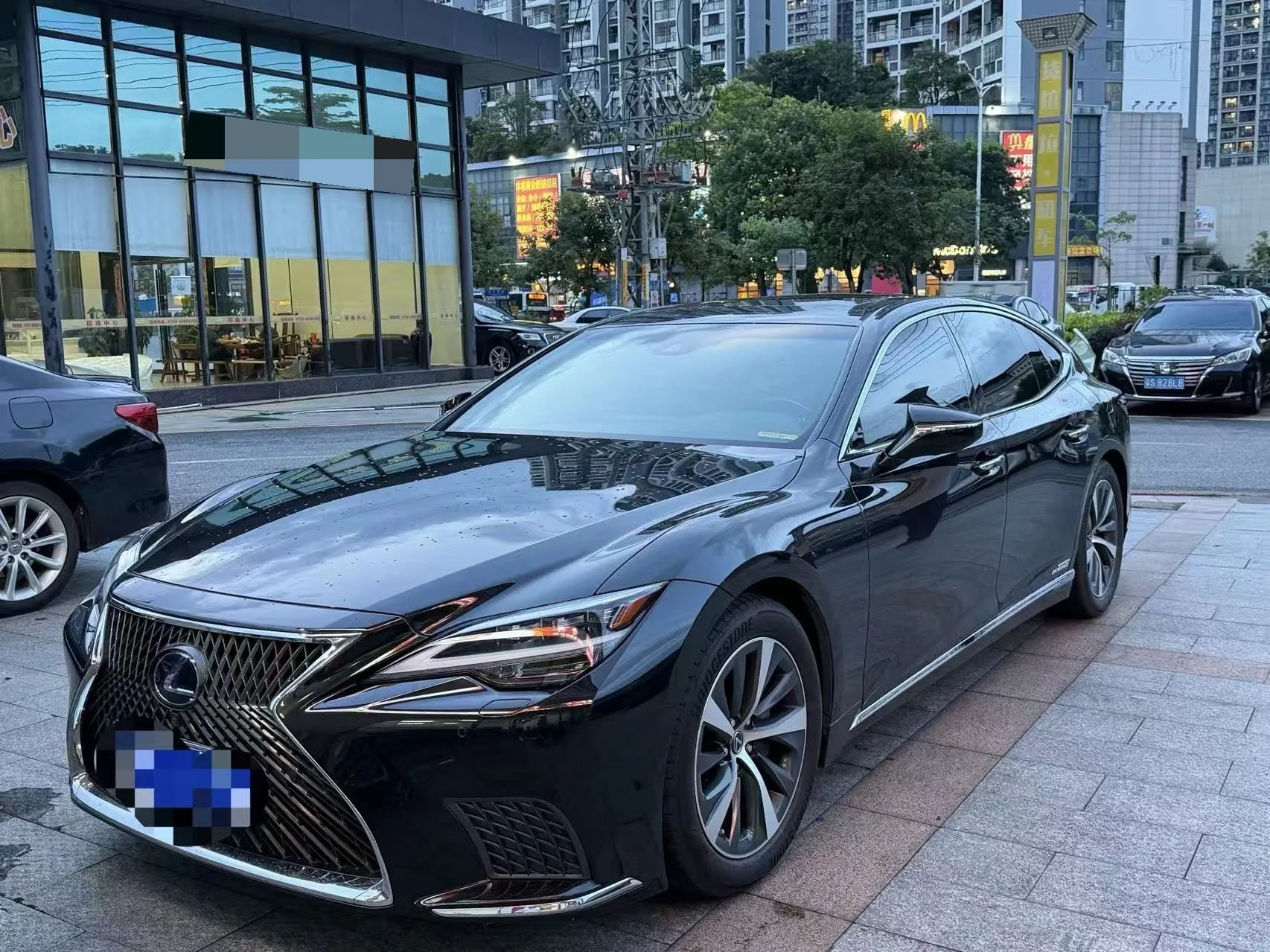 2021 Lexus LS 500h Excellence Edition